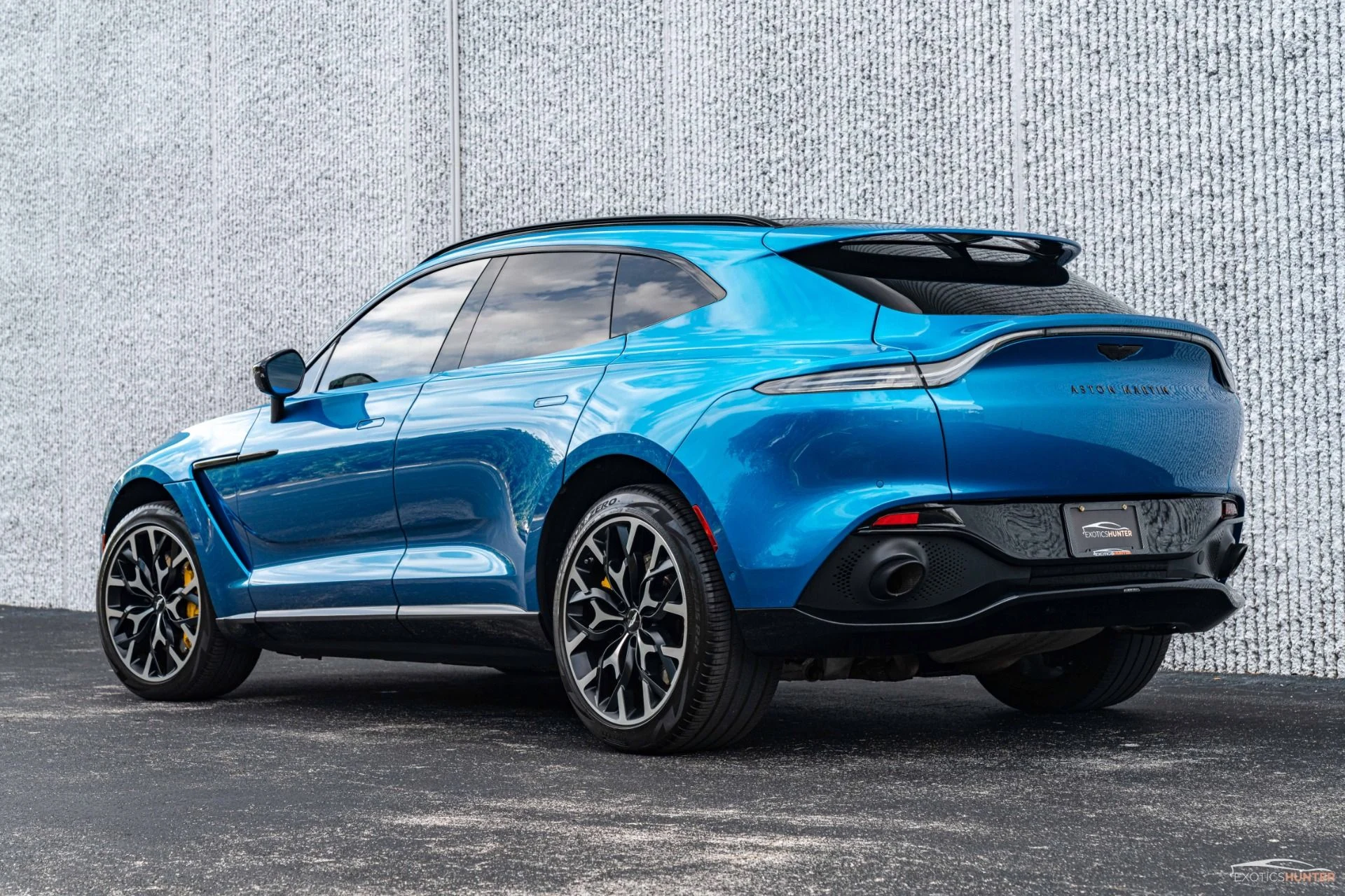 mph005_4217080058_Used_2021_Aston_Martin_DBX_CPO_Aug_2026_w_Special_Order_Exterior_Interior_Black_Pack_1708458533_7cfbbdc78d