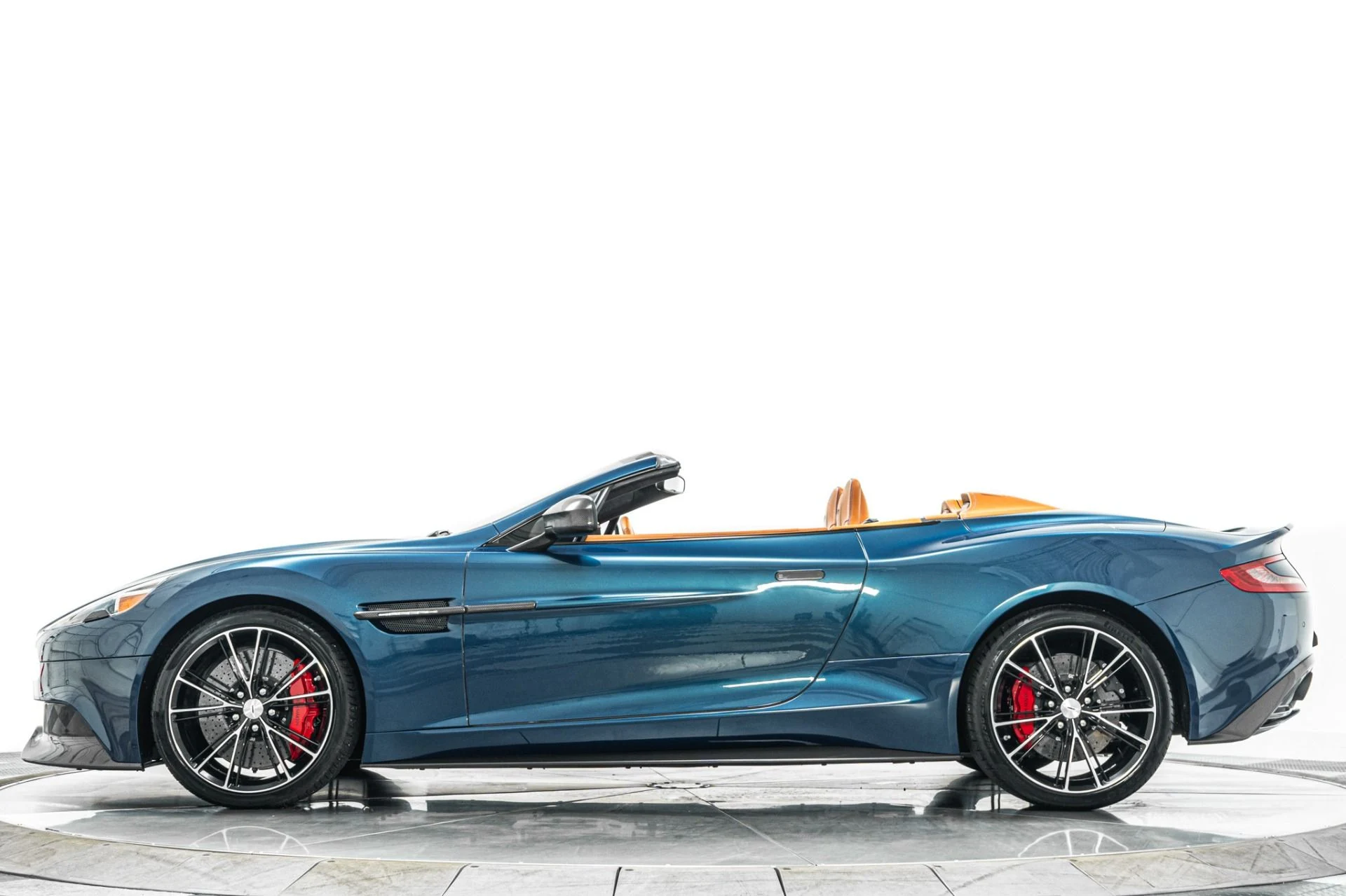 mph005_4220695587_Used_2016_Aston_Martin_Vanquish_Volante_Low_Miles_Amazing_Color_Combination_1785262307_71285ee1f1