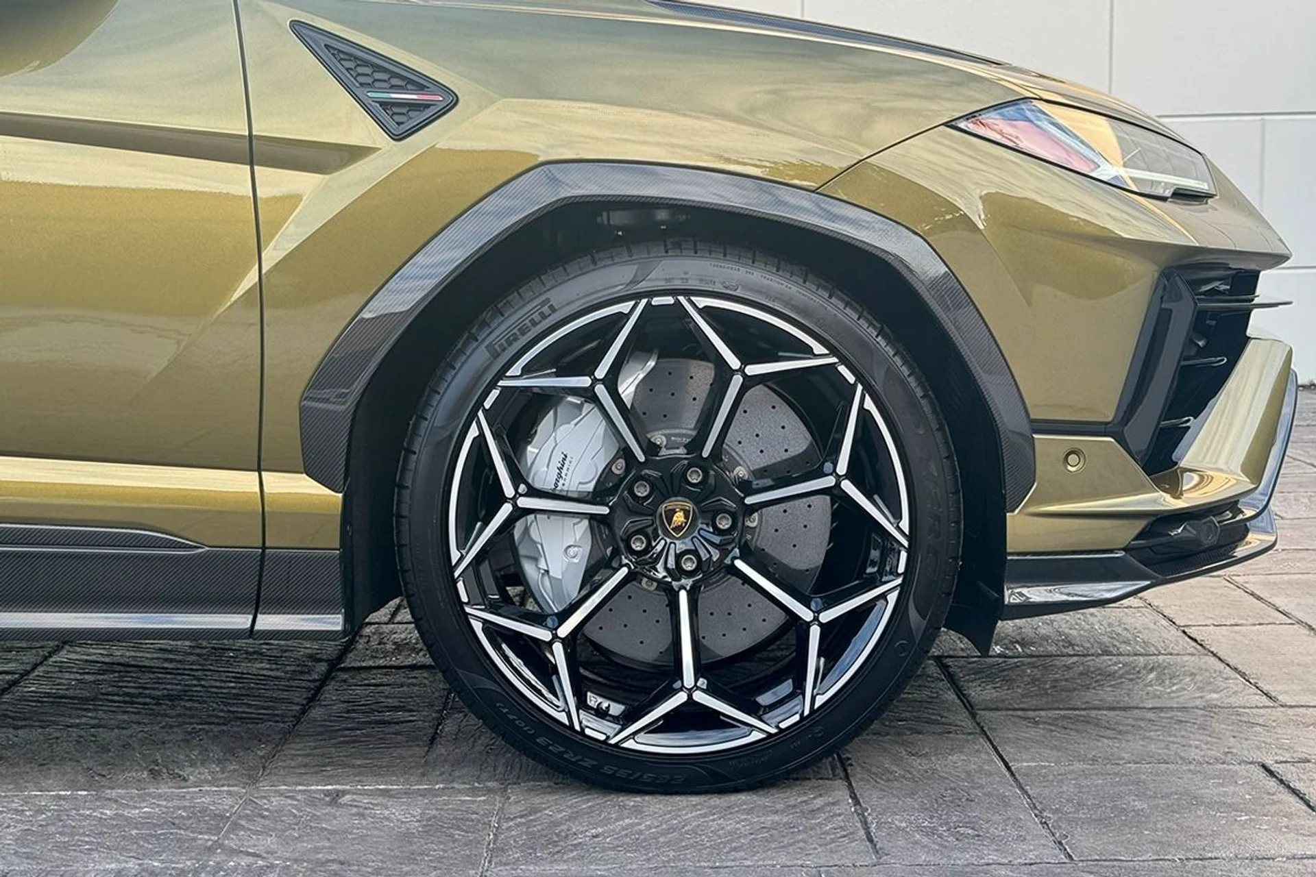 mph005_4221829699_Used_2024_Lamborghini_Urus_Performante_1737405644_b45cd0b256