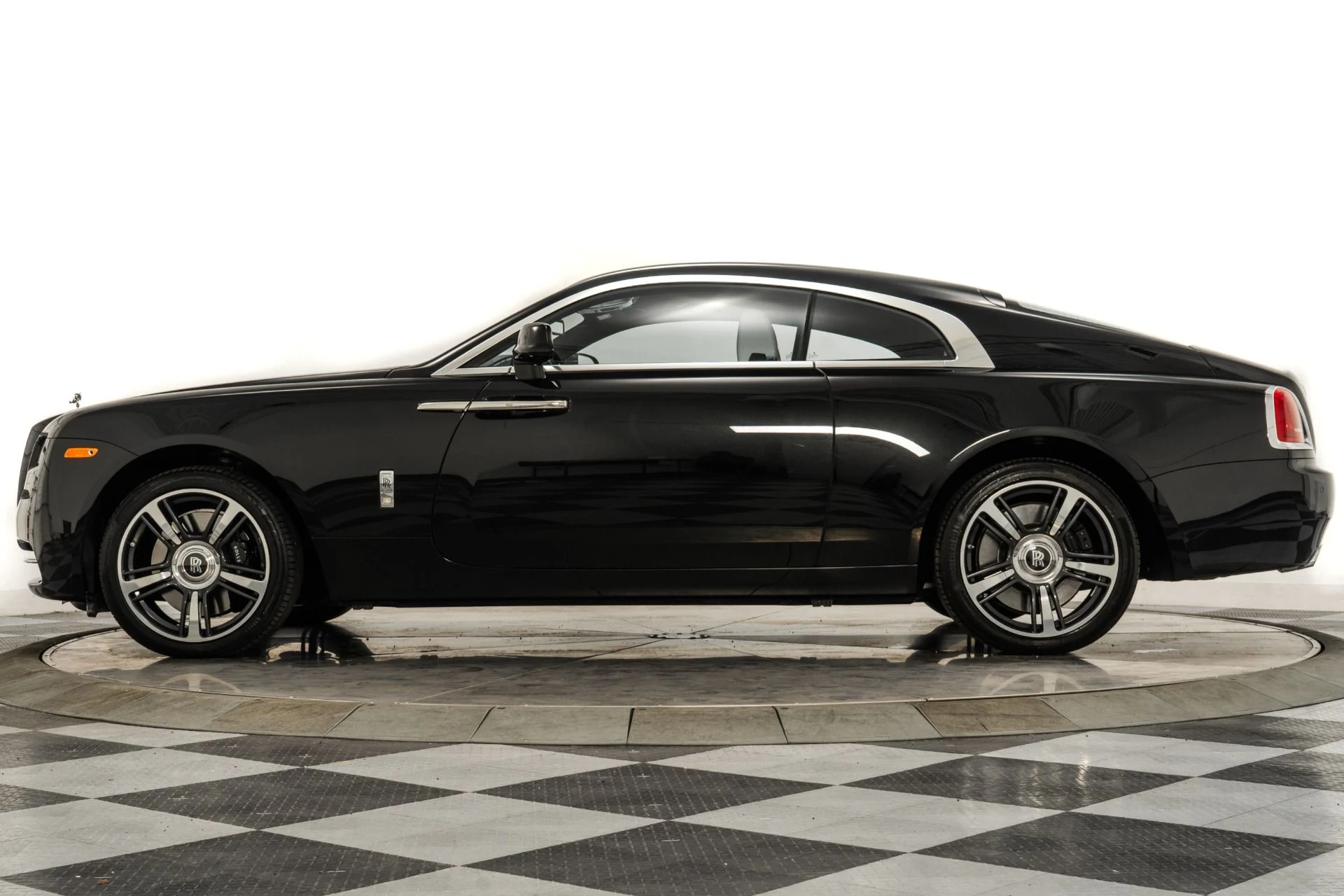 mph005_4226304147_Used_2016_Rolls_Royce_Wraith_1759423730_31284a113f