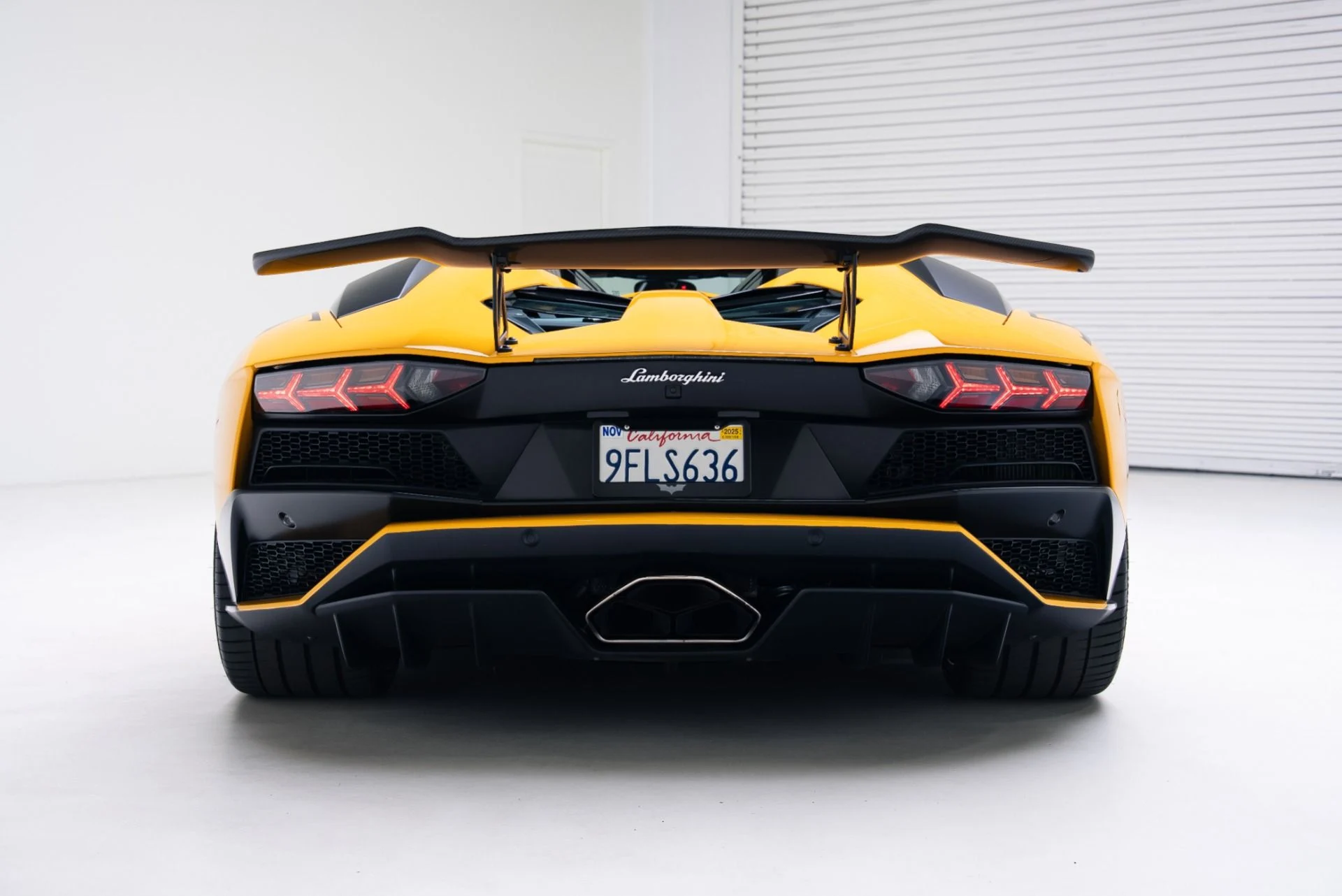 mph005_4227082748_Used_2018_Lamborghini_Aventador_Roadster_LP_740_4_S_1767990844_d400f70791