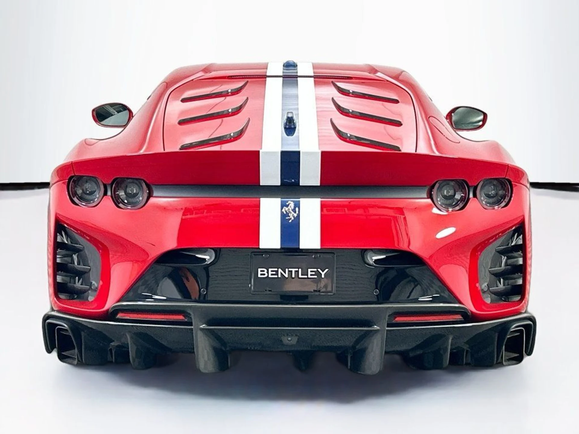 mph005_4235520677_used_2024_ferrari_812_competizione_consignmentcar_8119_22991795_6_1024_67c680b300