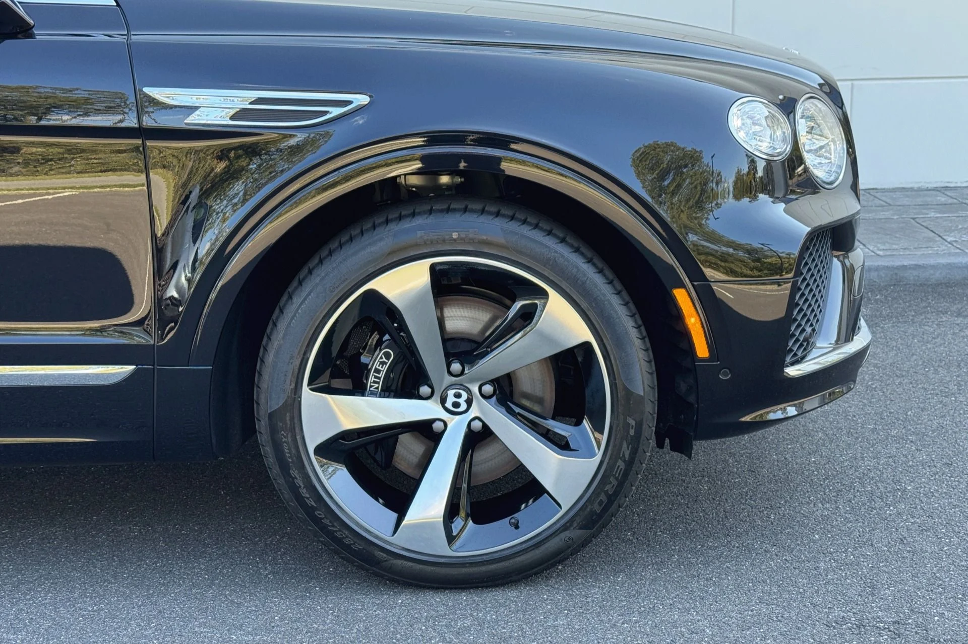 mph005_4248681175_Used_2025_Bentley_Bentayga_V8_1758544256_aa0fdcf5d1