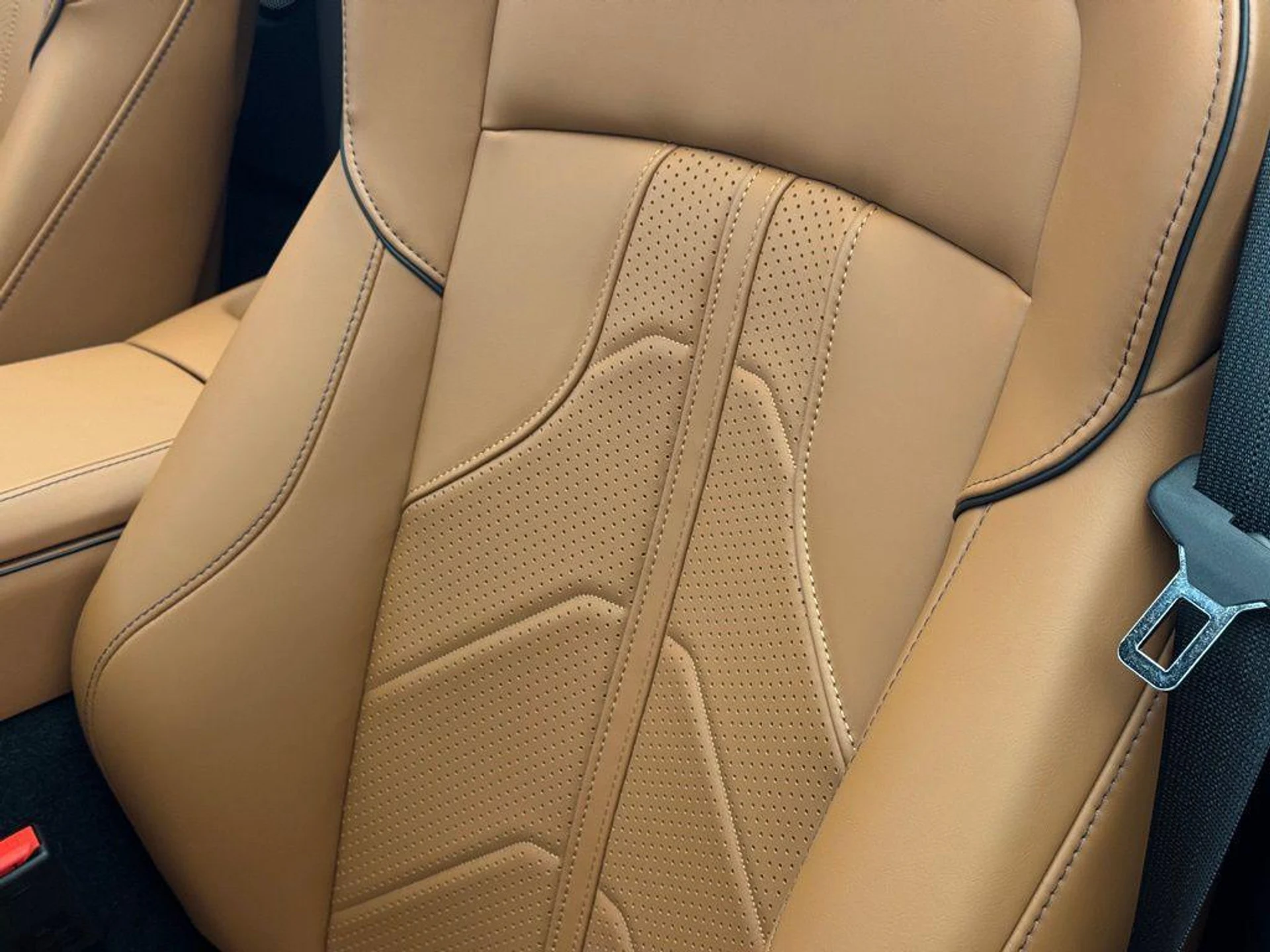 mph005_425469156_3i_Ri_Bl_R3x_EXE_Zd_ZA_Vf_HHU_Qe_Sw_V0_be7457424b