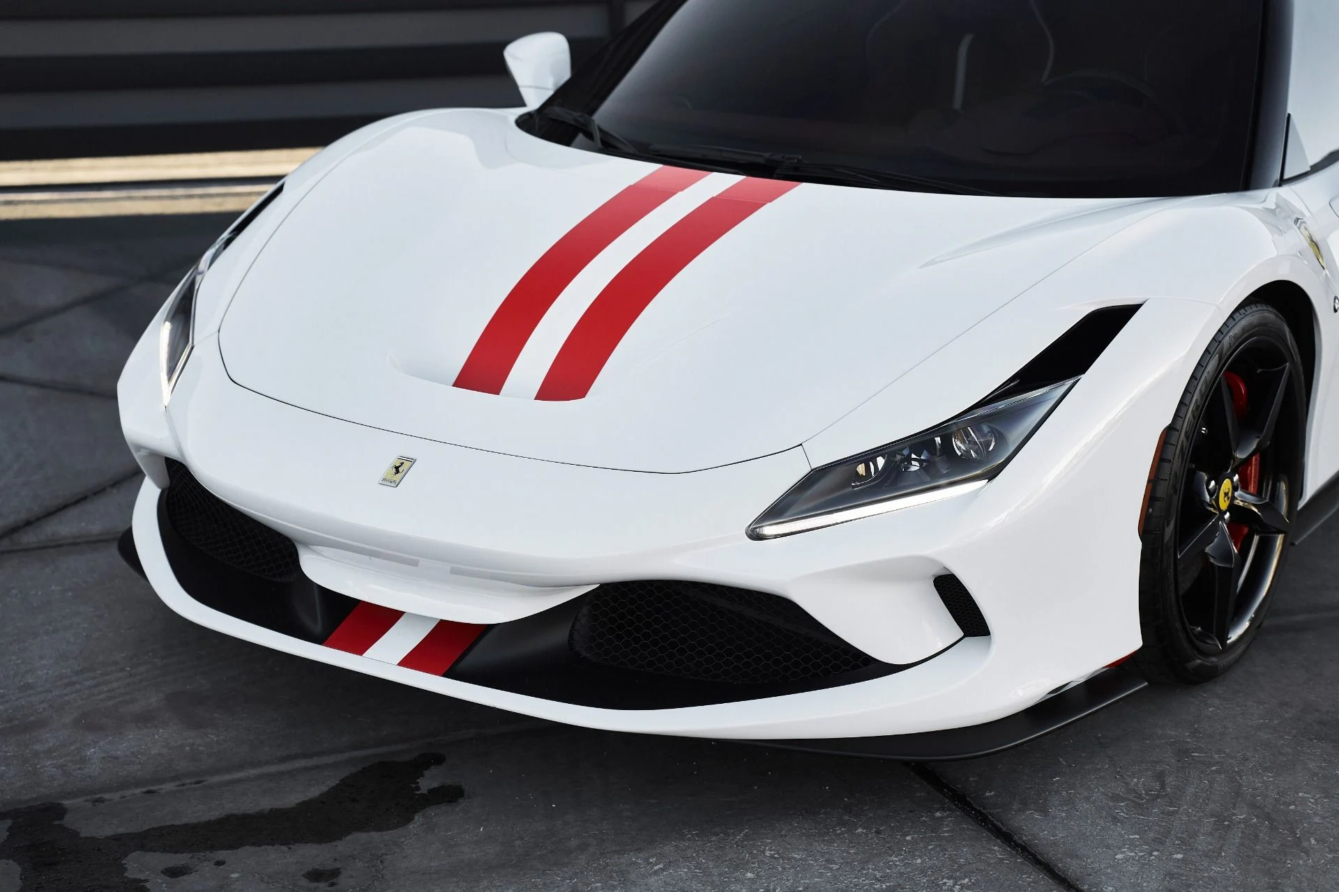 mph005_4262353694_Used_2021_Ferrari_F8_Spider_Base_1763084366_659ad38c9e