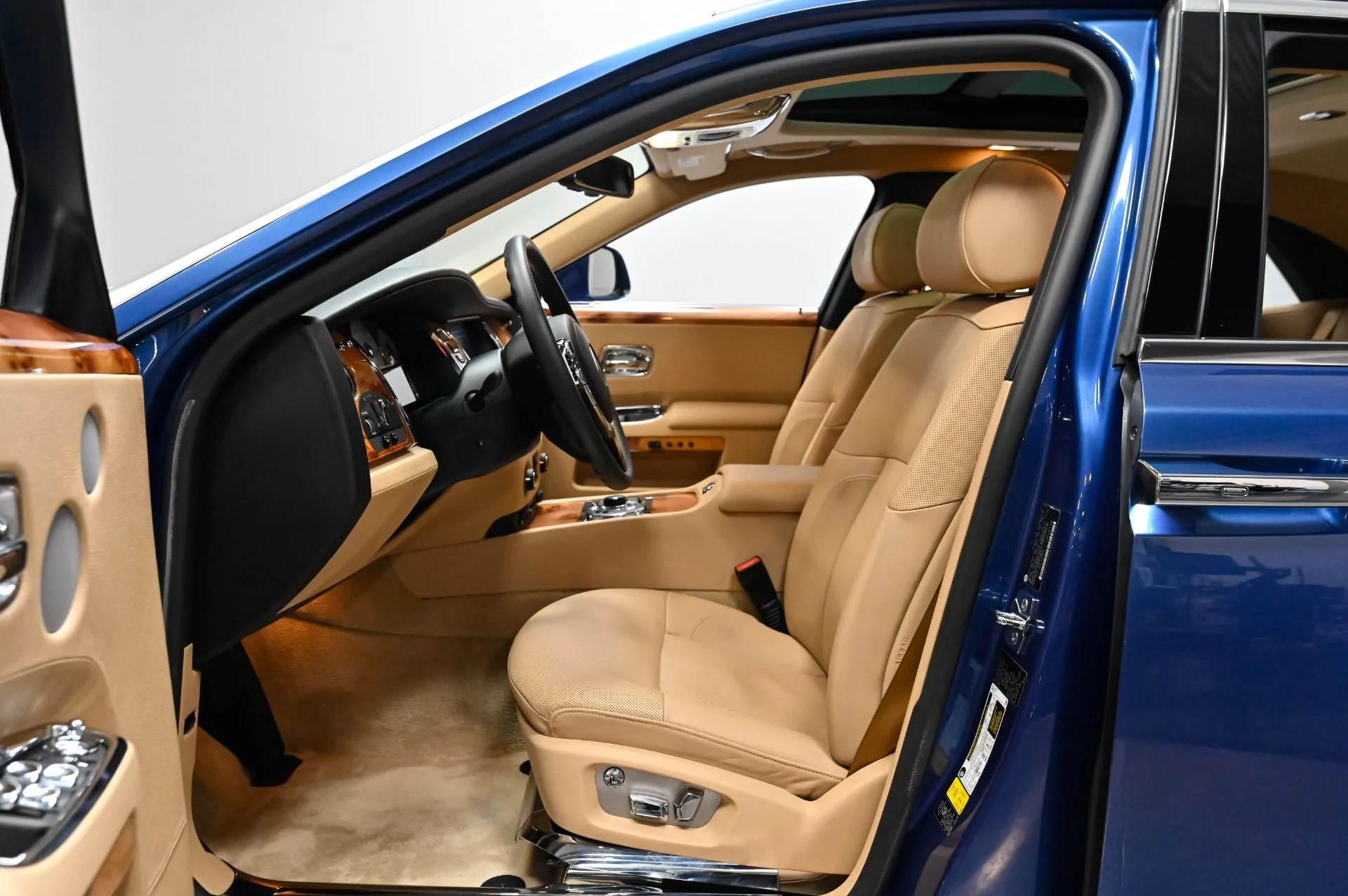 mph005_4283171977_Used_2012_Rolls_Royce_Ghost_Base_1791906503_5a58a3402a