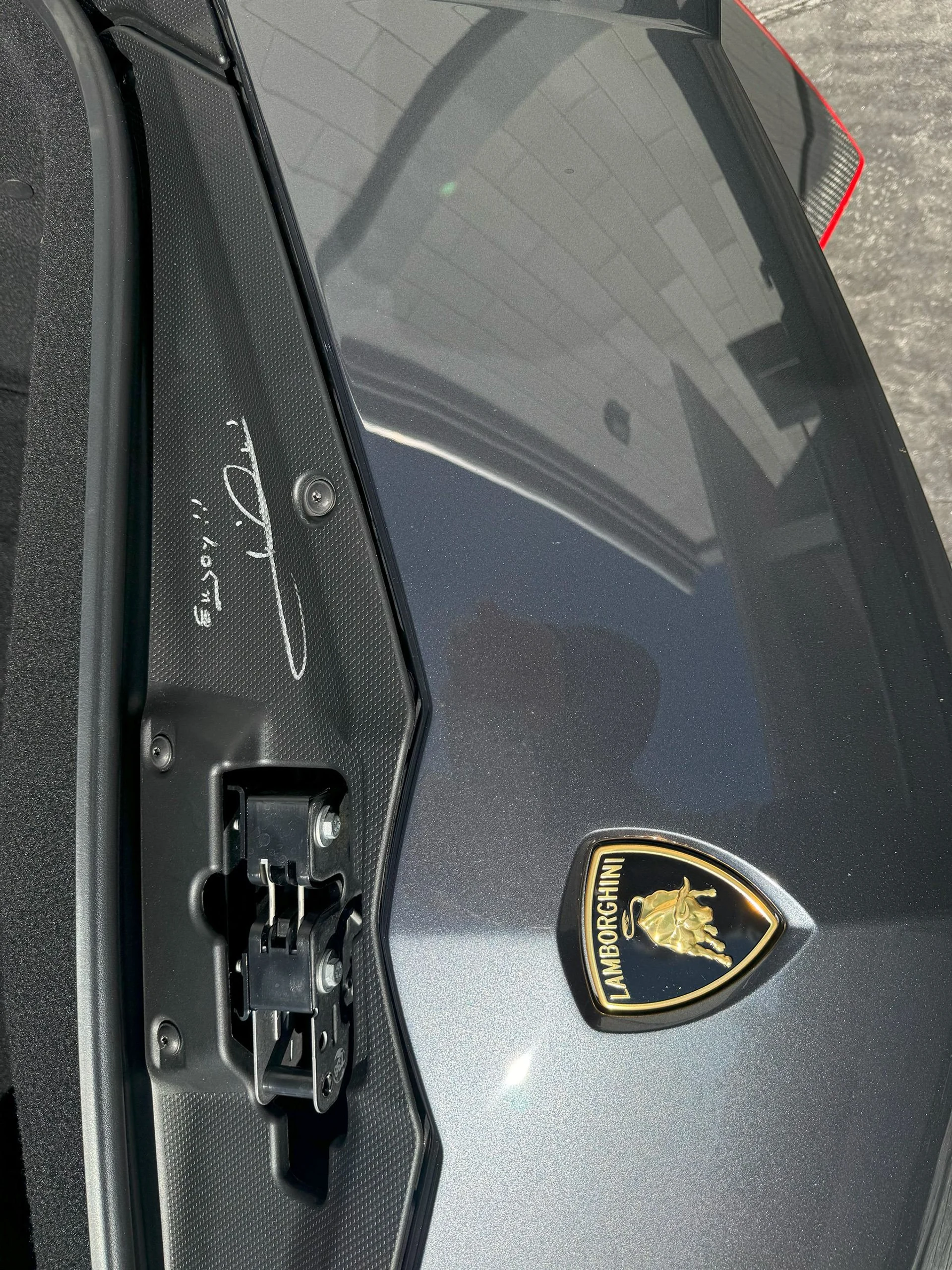 mph005_43459396_Used_2018_Lamborghini_Aventador_S_LP_740_4_S_1743433234_0afa871b9b