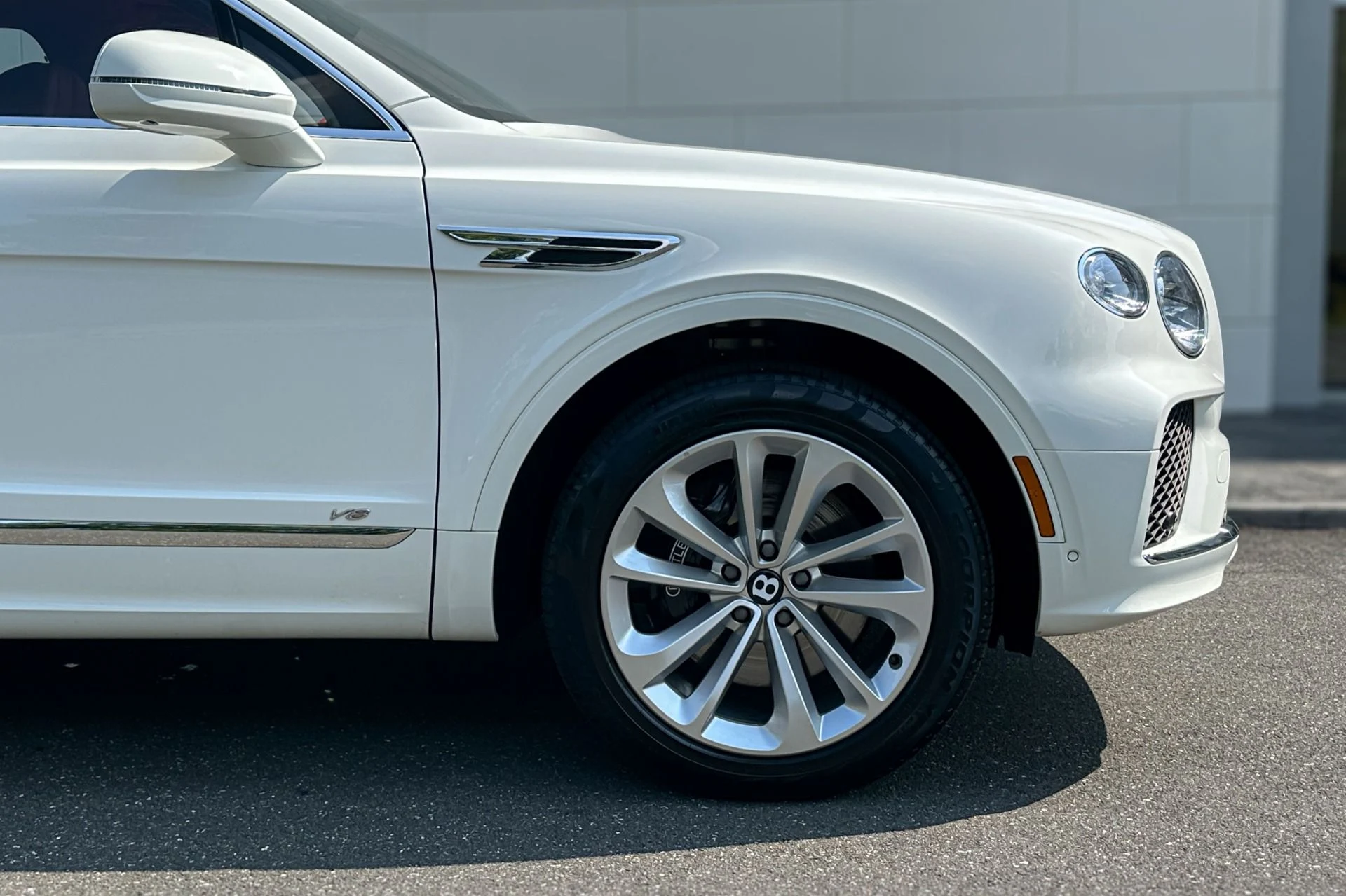 mph005_445908577_Used_2022_Bentley_Bentayga_V8_1786356429_170960440c