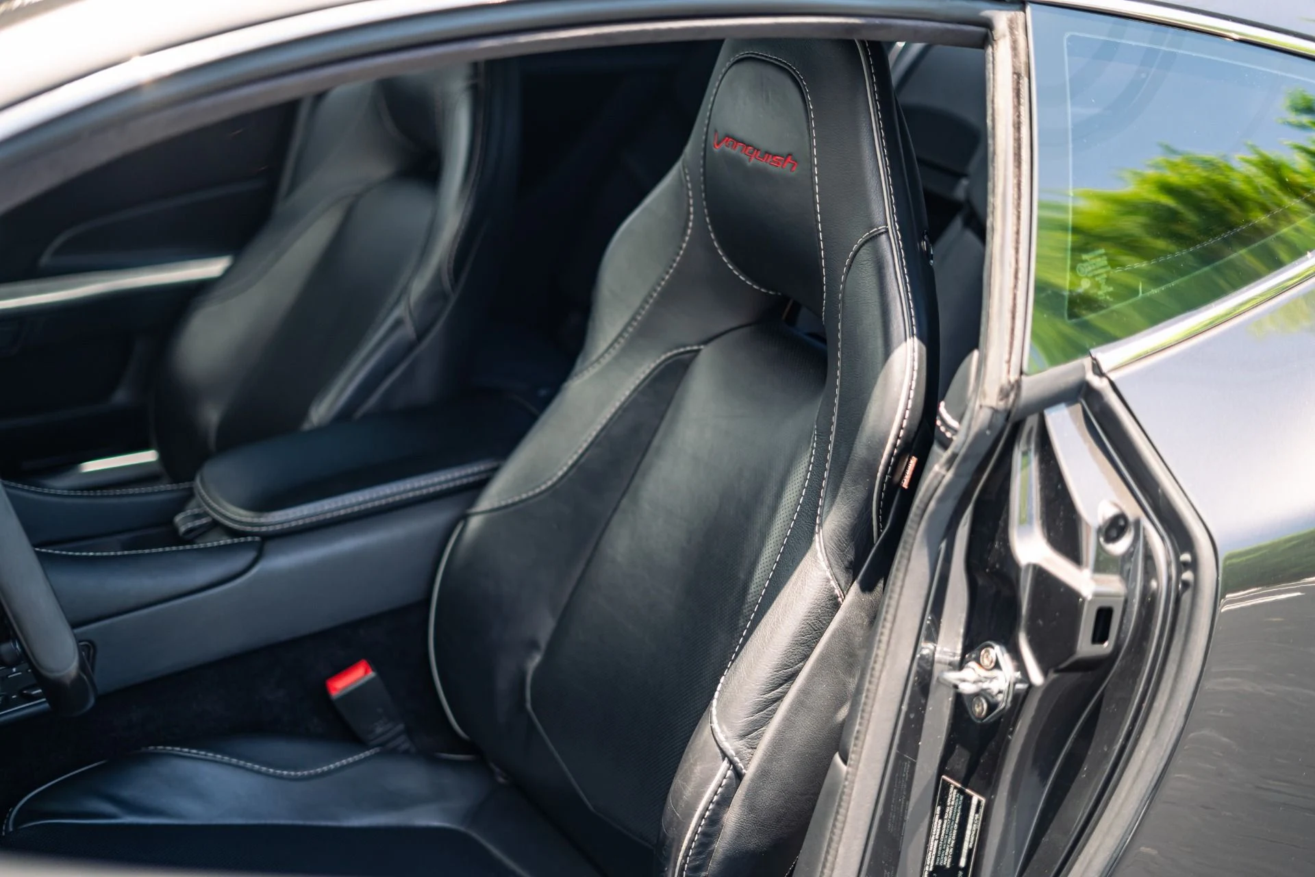 mph005_44901639_Used_2014_Aston_Martin_Vanquish_Carbon_Exterior_Package_1782856012_4c5a2d0aaa