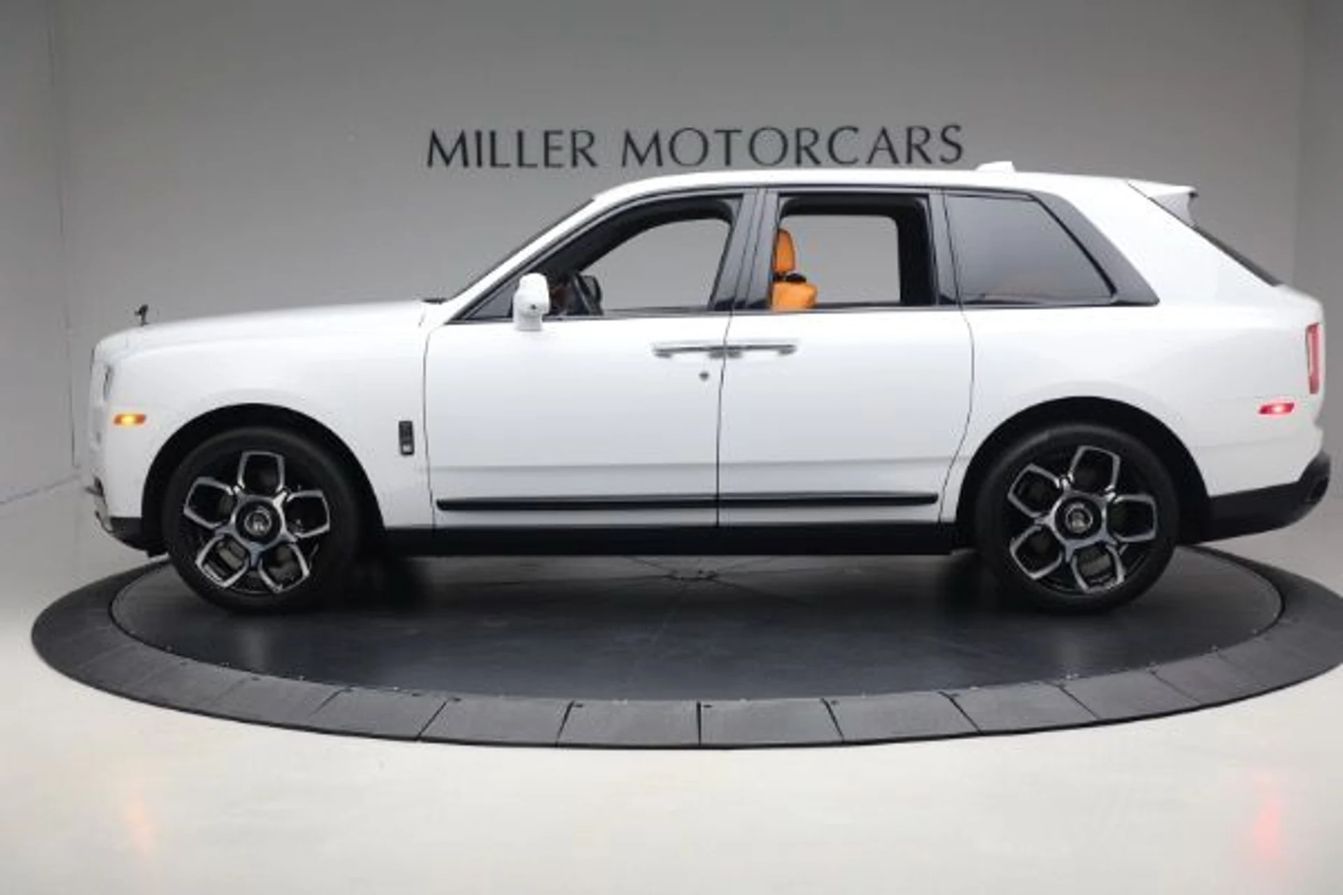 mph005_450117943_Used_2022_Rolls_Royce_Black_Badge_Cullinan_ad7c2e5a5f