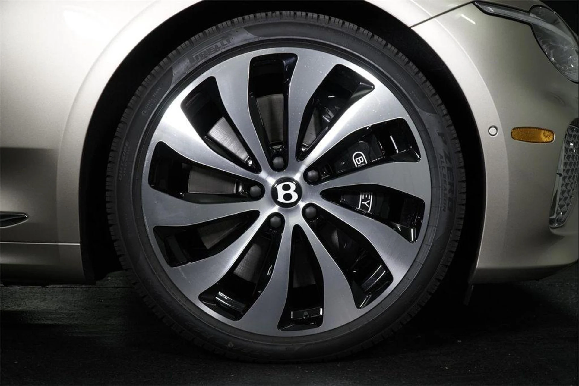 mph005_454787019_B_Lvj_G_ZY_Nx_CJ_1x_OA_N_Eo_C8m_P5_k_c995a2d964