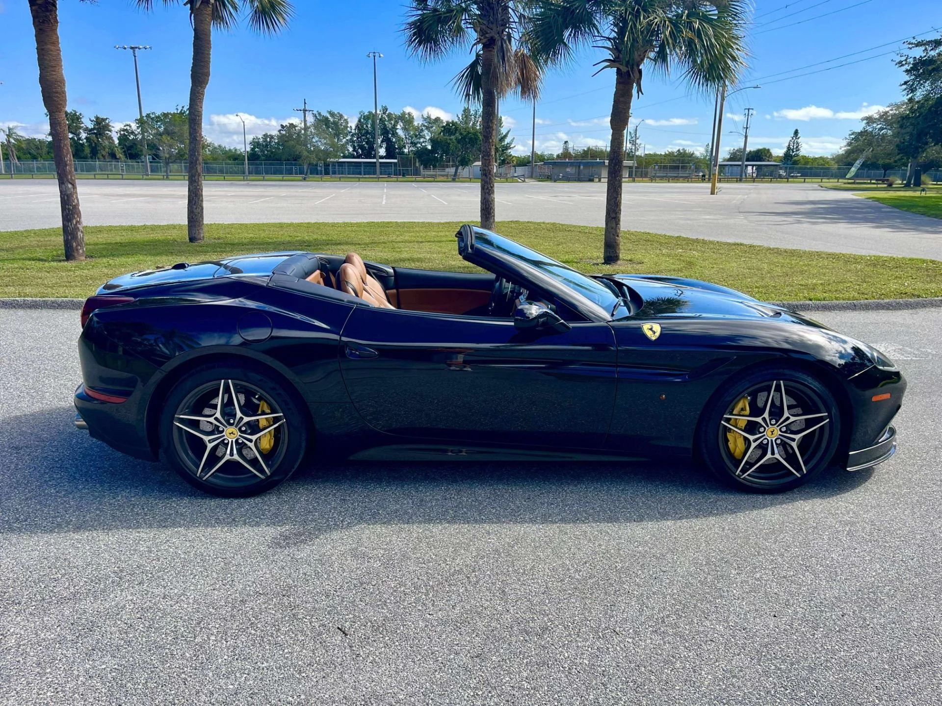 mph005_464059092_Used_2016_Ferrari_California_T_1763595014_a7711b2286