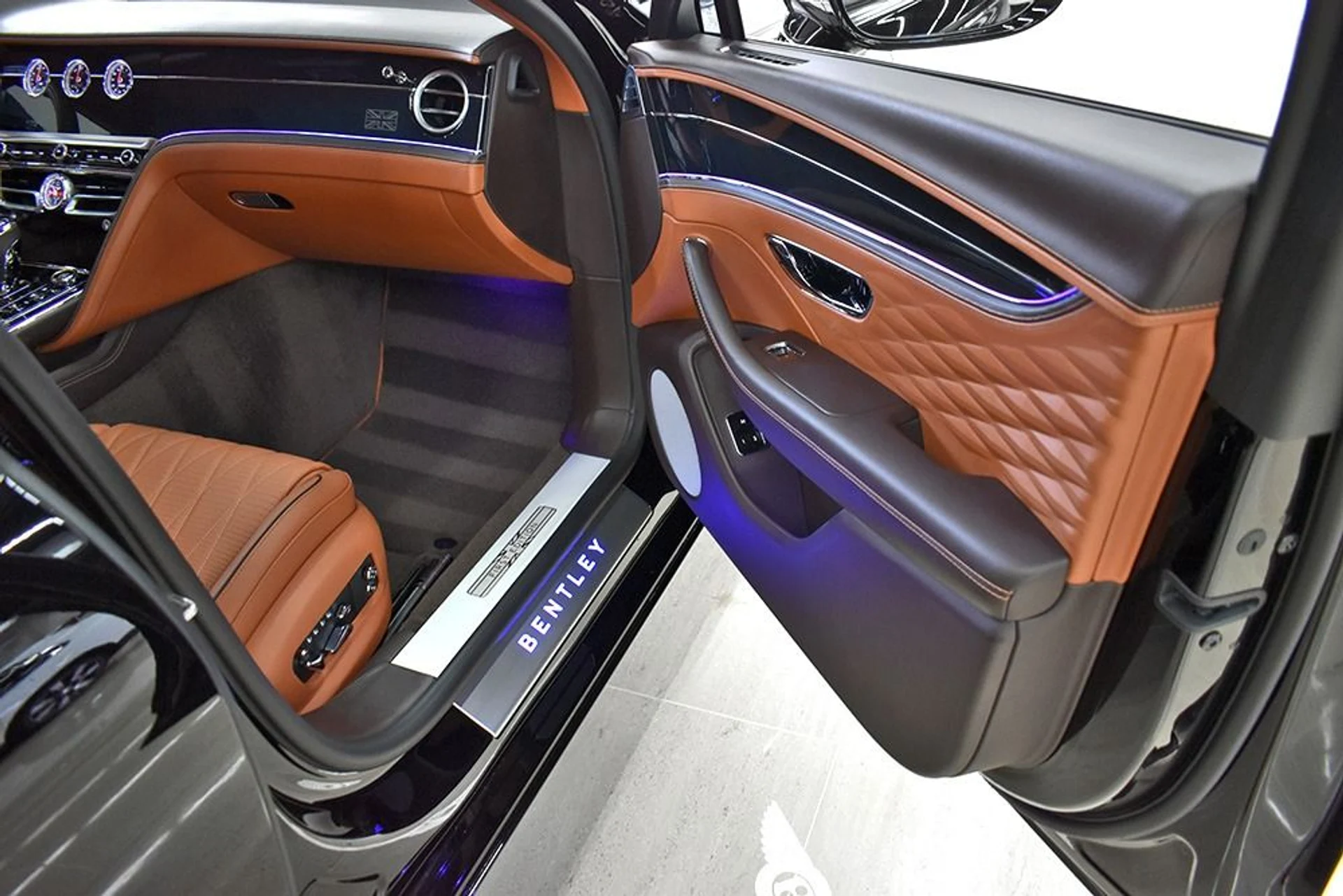mph005_466082525_Used_2020_Bentley_Flying_Spur_W12_1682716150_2e253ad8fd
