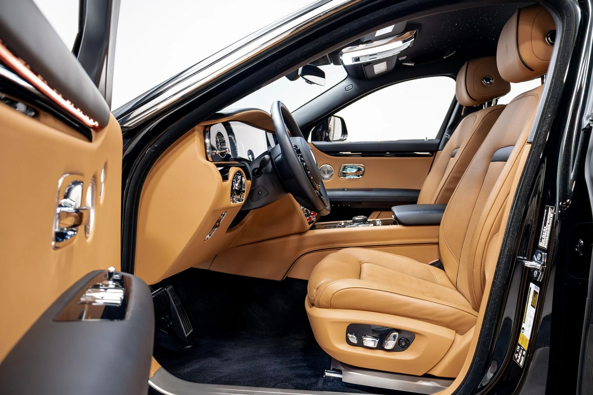 mph005_482906837_Used_2022_Rolls_Royce_Ghost_1776784973_c012020c8b
