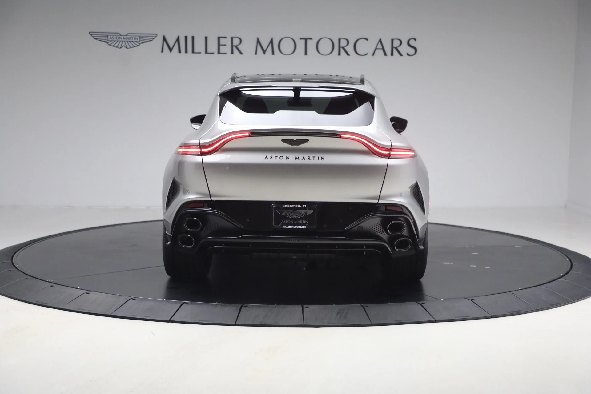 mph005_486214415_New_2026_Aston_Martin_DBX_S_1779192382_c0df93c472