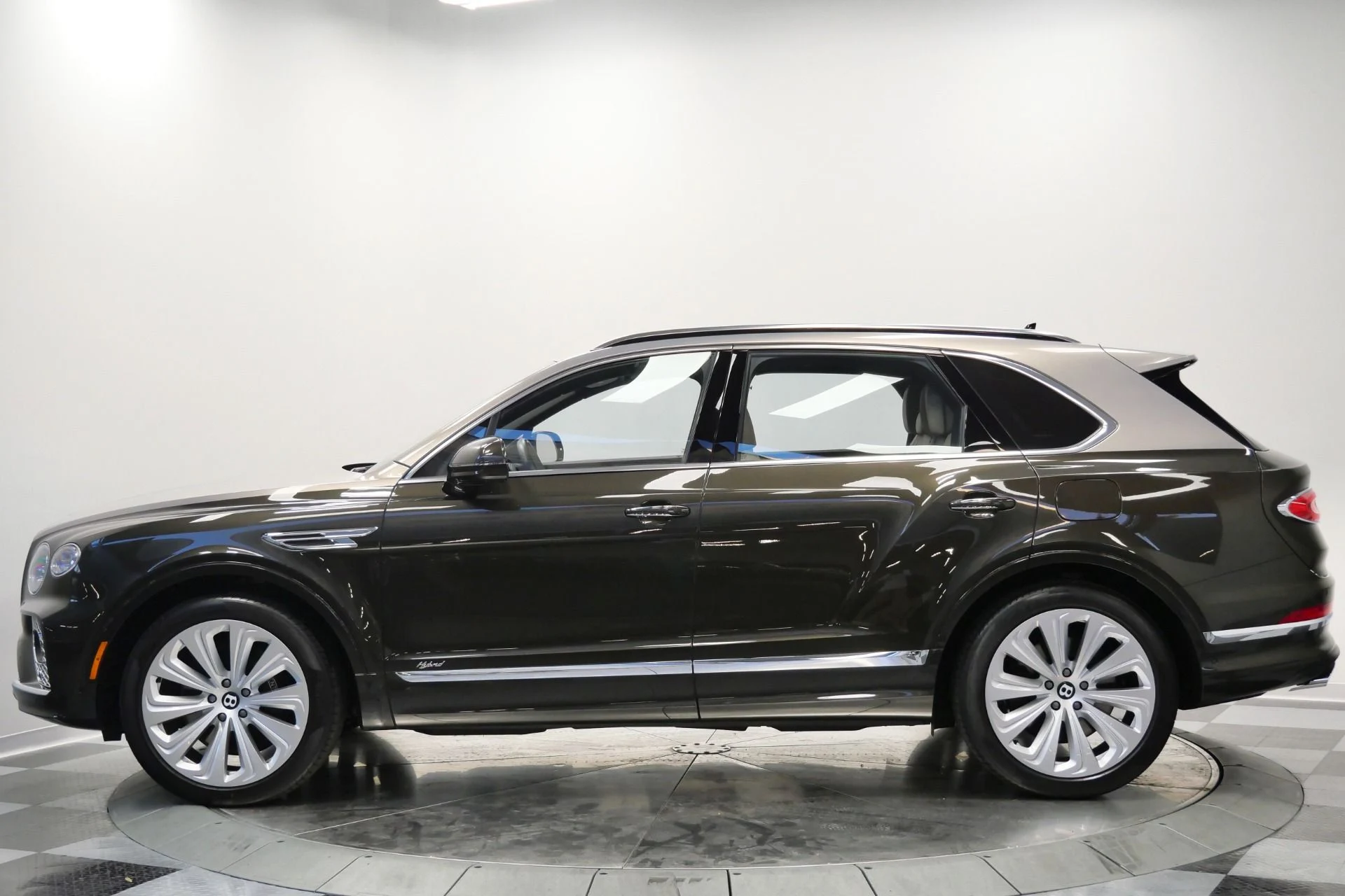 mph005_491901586_Used_2021_Bentley_Bentayga_Hybrid_Mulliner_Driving_Specification_Four_Seat_Comfort_Specification_1767026081_42de45ec54