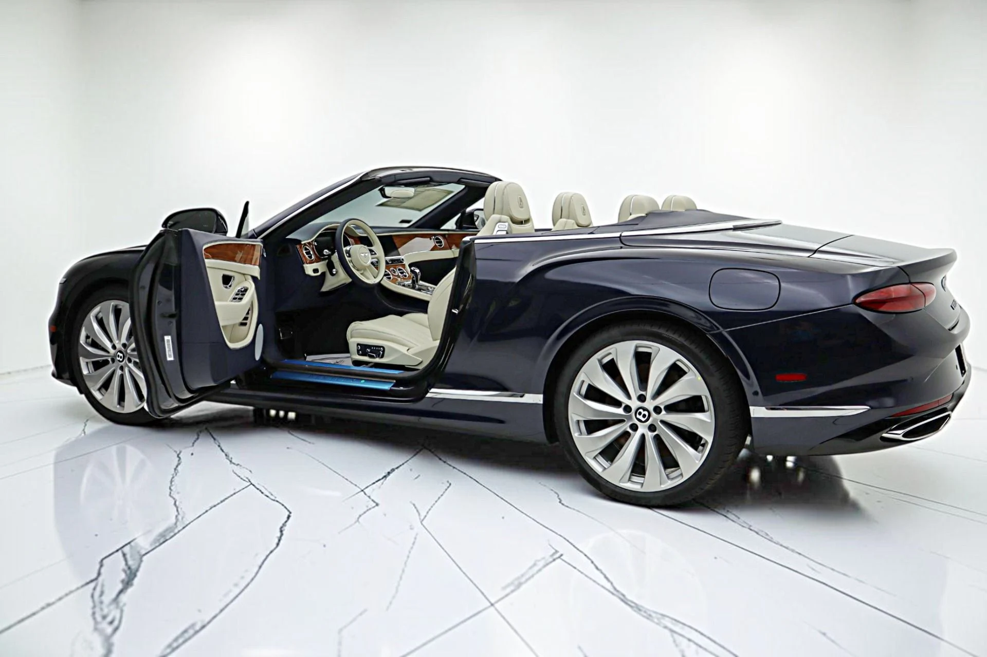 mph005_494022991_New_2026_Bentley_Continental_GTC_ab64819acb