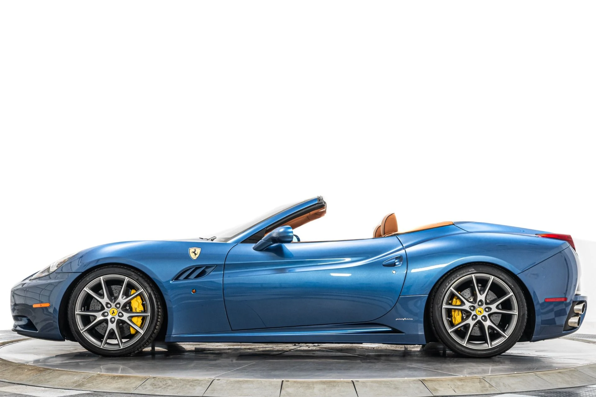 mph005_498581509_Used_2010_Ferrari_California_1774646555_ad7c746377