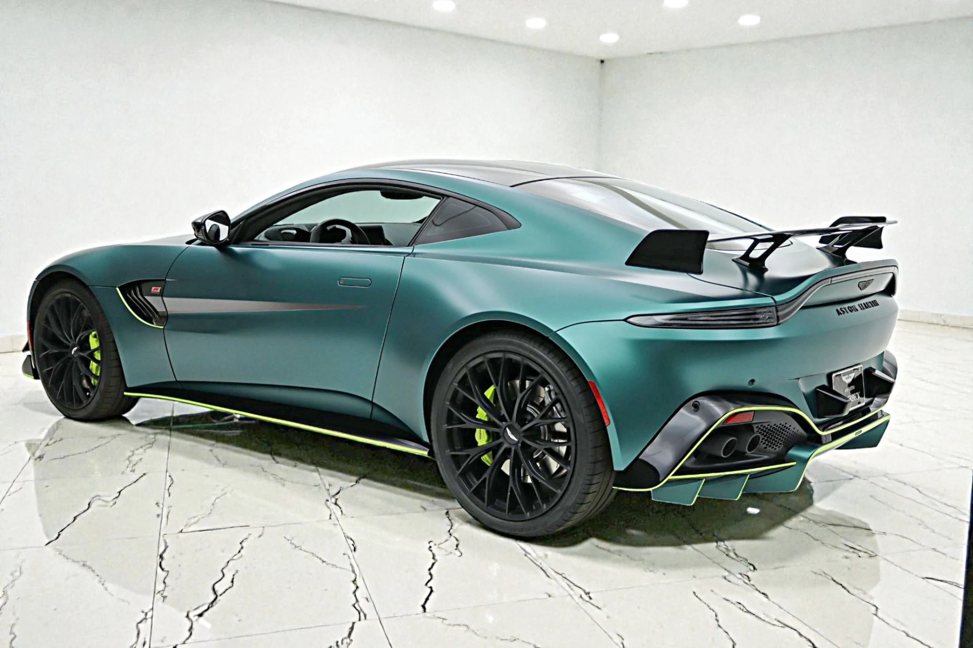 mph005_506097962_Used_2023_Aston_Martin_Vantage_F1_EDITION_7564adee8f