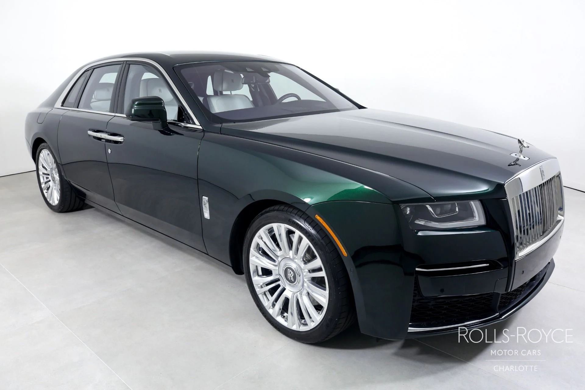 mph005_507127087_Used_2022_Rolls_Royce_Ghost_1688237023_f573a064a9