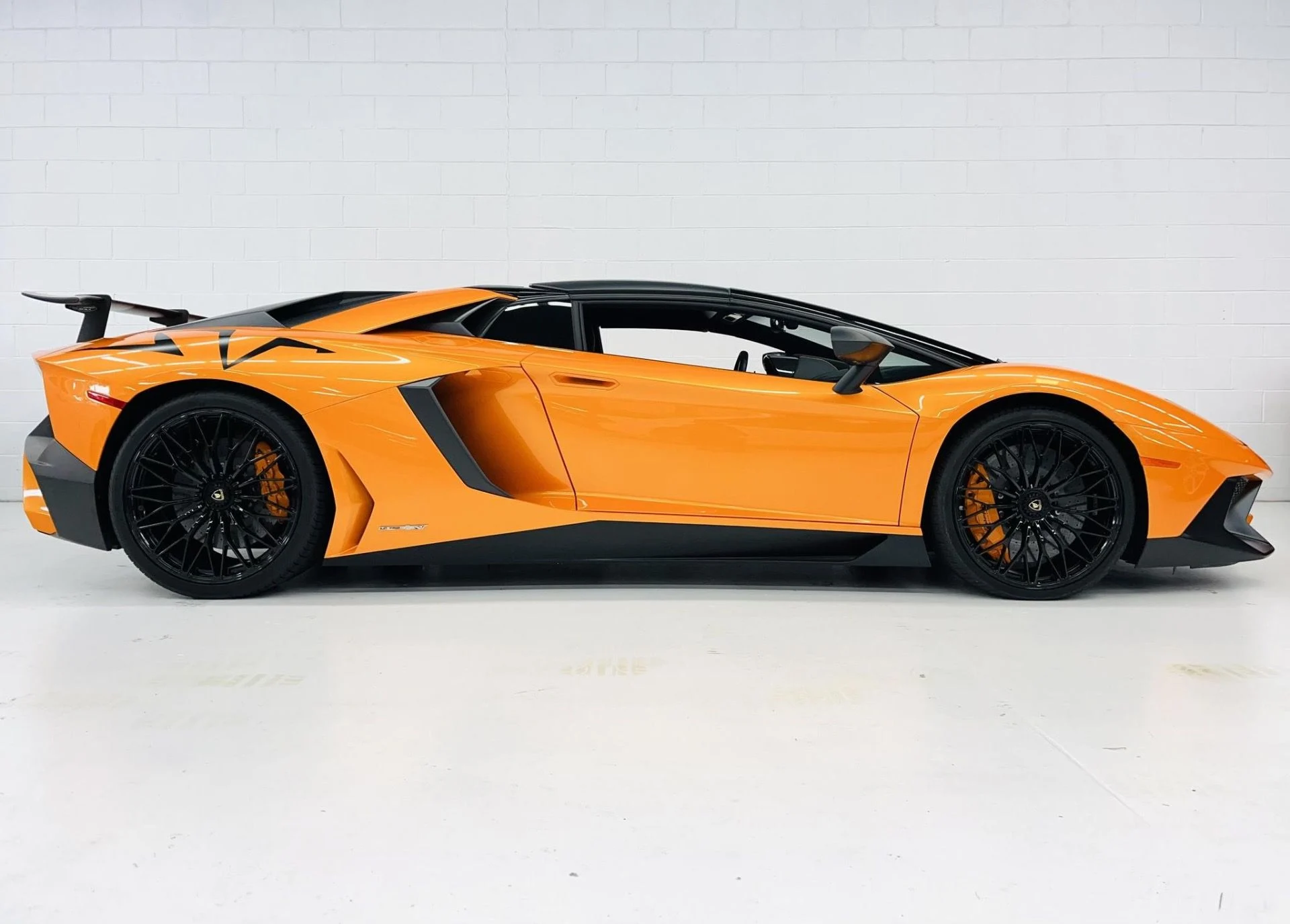 mph005_5101162_Used_2017_Lamborghini_Aventador_LP_750_4_SV_1760729358_605c5b3c86