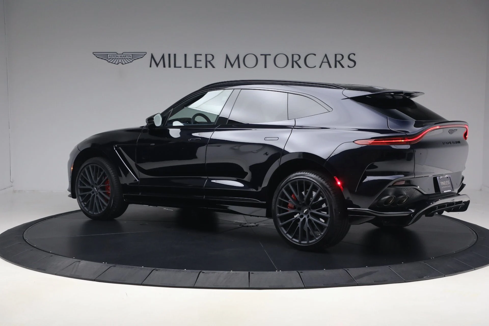 mph005_510591309_Used_2025_Aston_Martin_DBX_707_1790965010_475dc4b91f