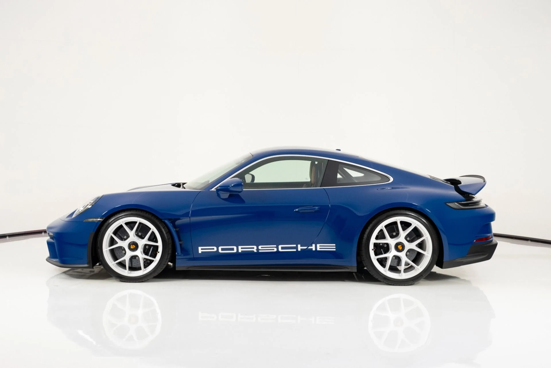 mph005_522898513_Used_2024_Porsche_911_ST_1758136877_7cd584883c