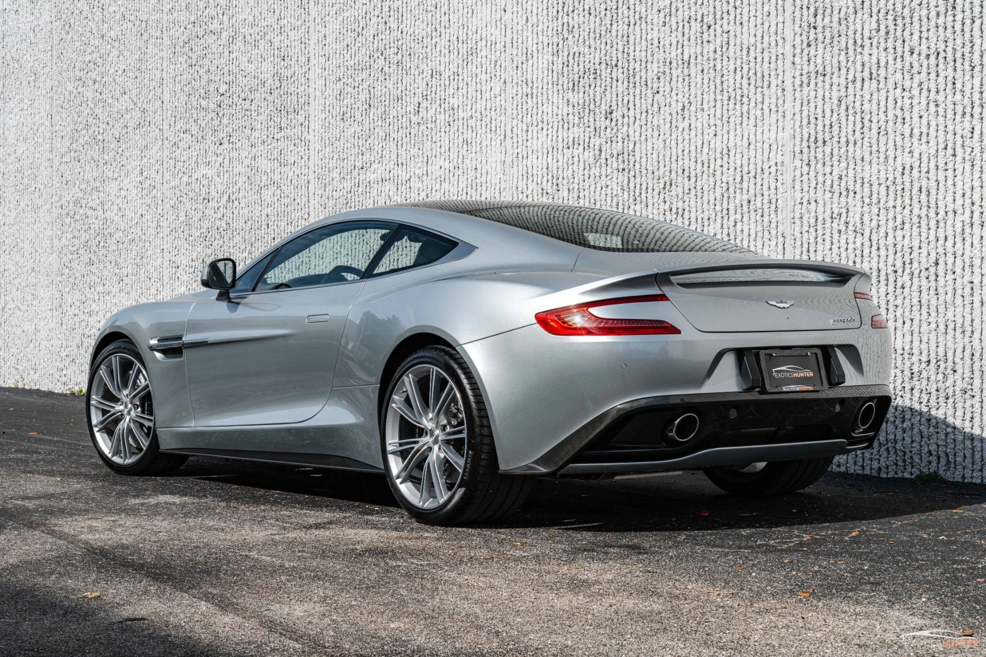 mph005_538070260_Used_2014_Aston_Martin_Vanquish_Iconic_Skyfall_Silver_w_One77_Steering_Wheel_Carbon_Roof_1721934406_043ed2bbe3