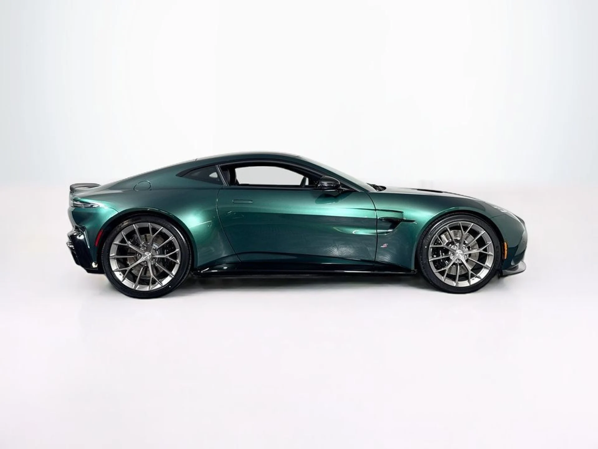 mph005_542230056_new_2026_aston_martin_vantage_scoupe_11350_23038314_6_1024_6faae9a338