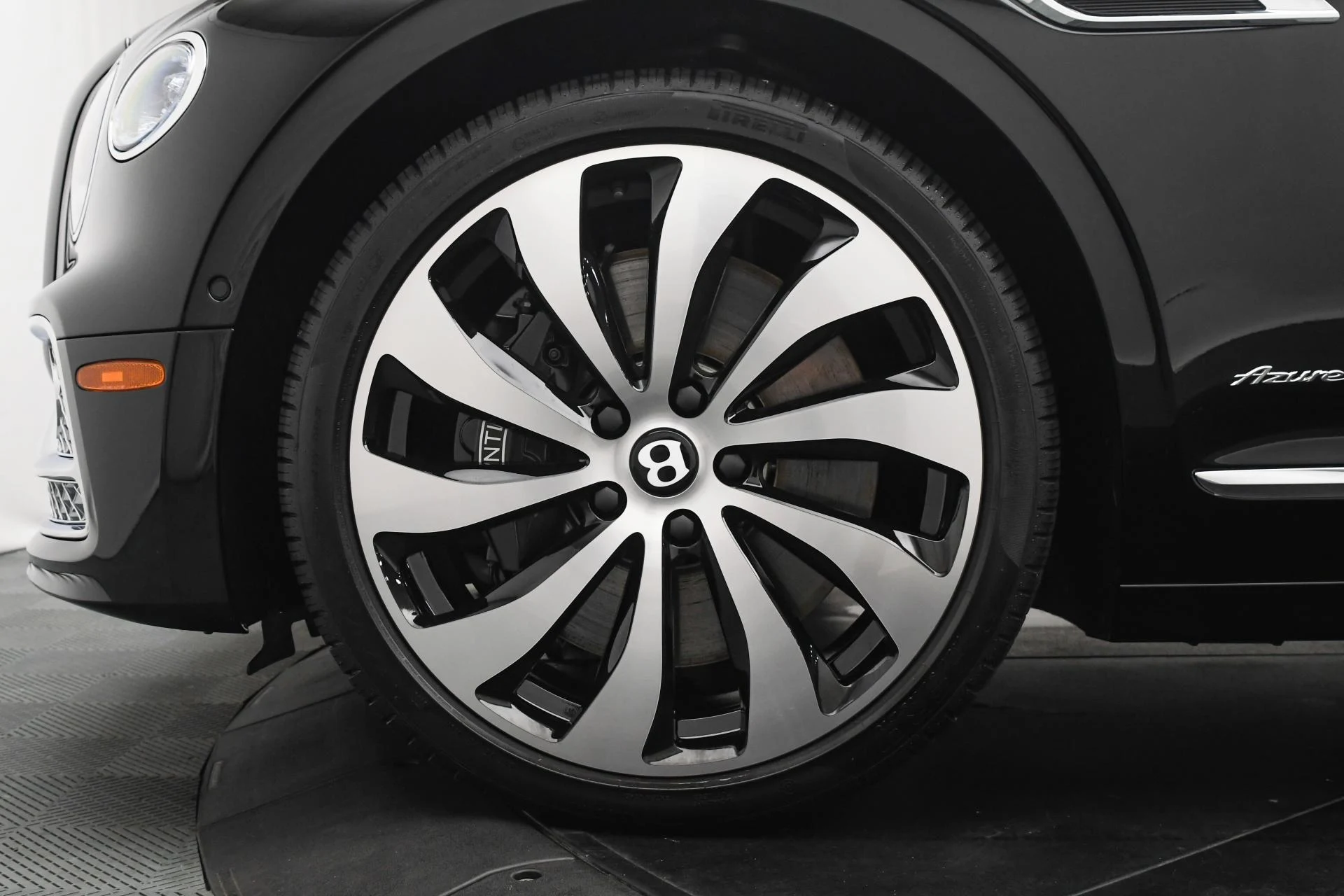mph005_548586475_Used_2023_Bentley_Flying_Spur_Azure_1755332854_7225ba1600