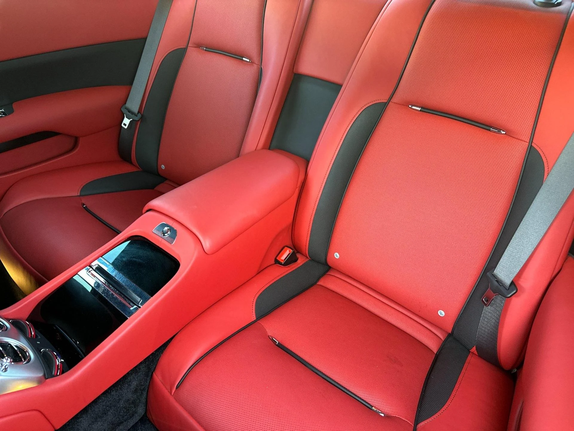 mph005_552986349_Used_2017_Rolls_Royce_Wraith_1761919819_6f2e274700