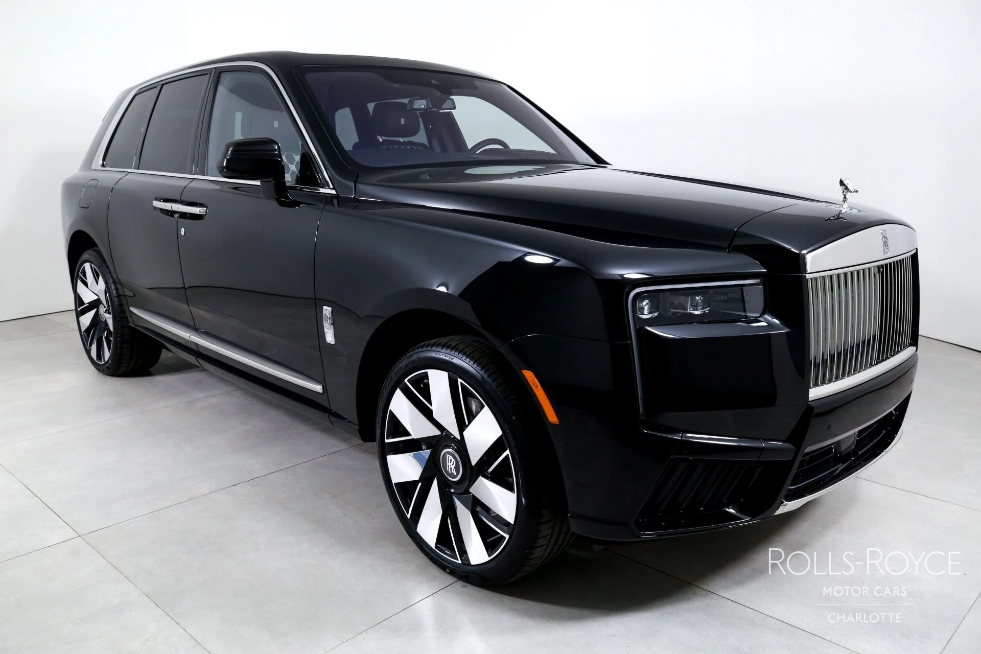 mph005_55489657_Used_2026_Rolls_Royce_Cullinan_1765392948_07a3b18077