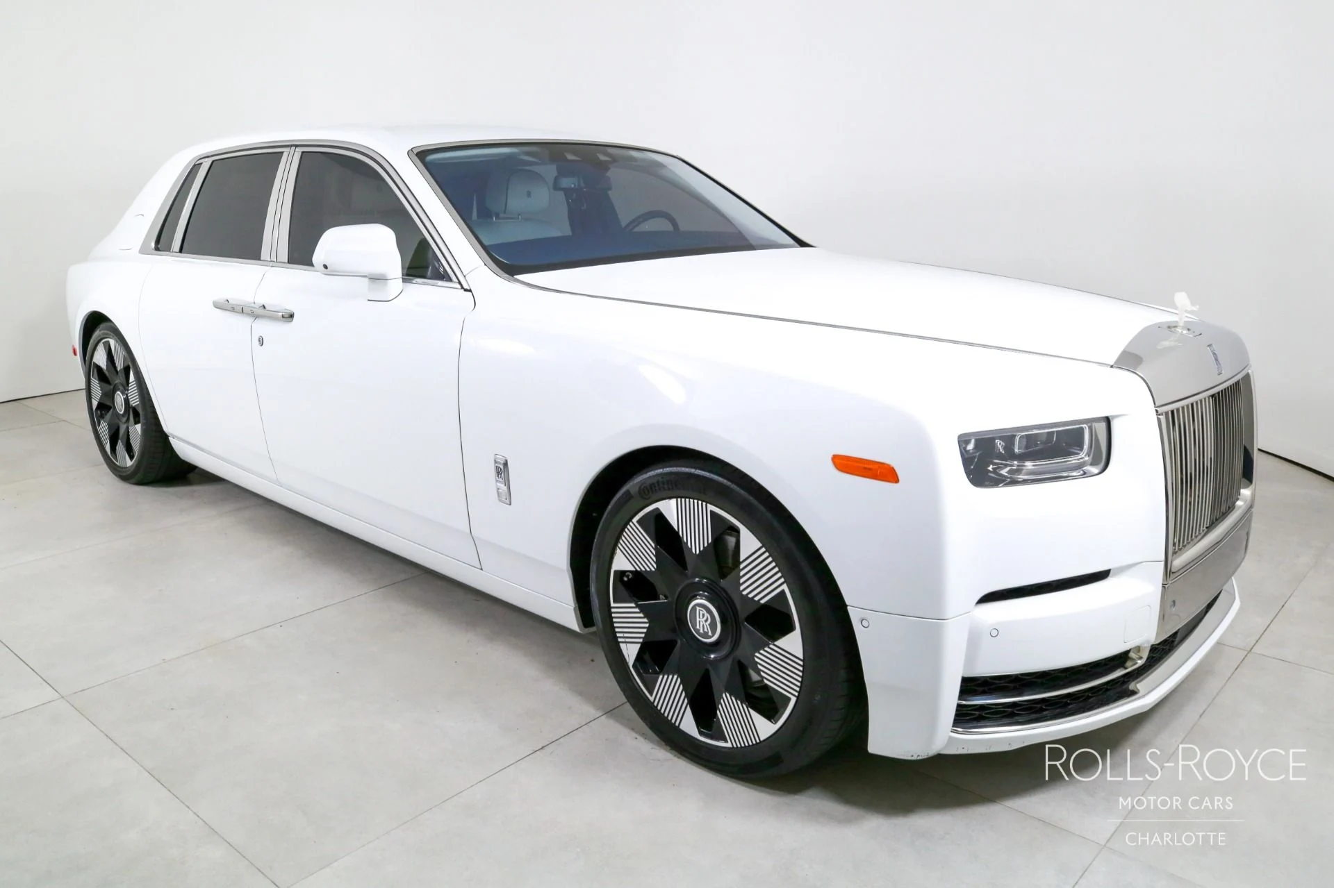 mph005_559588494_Used_2024_Rolls_Royce_Phantom_1767116656_8c63d06087