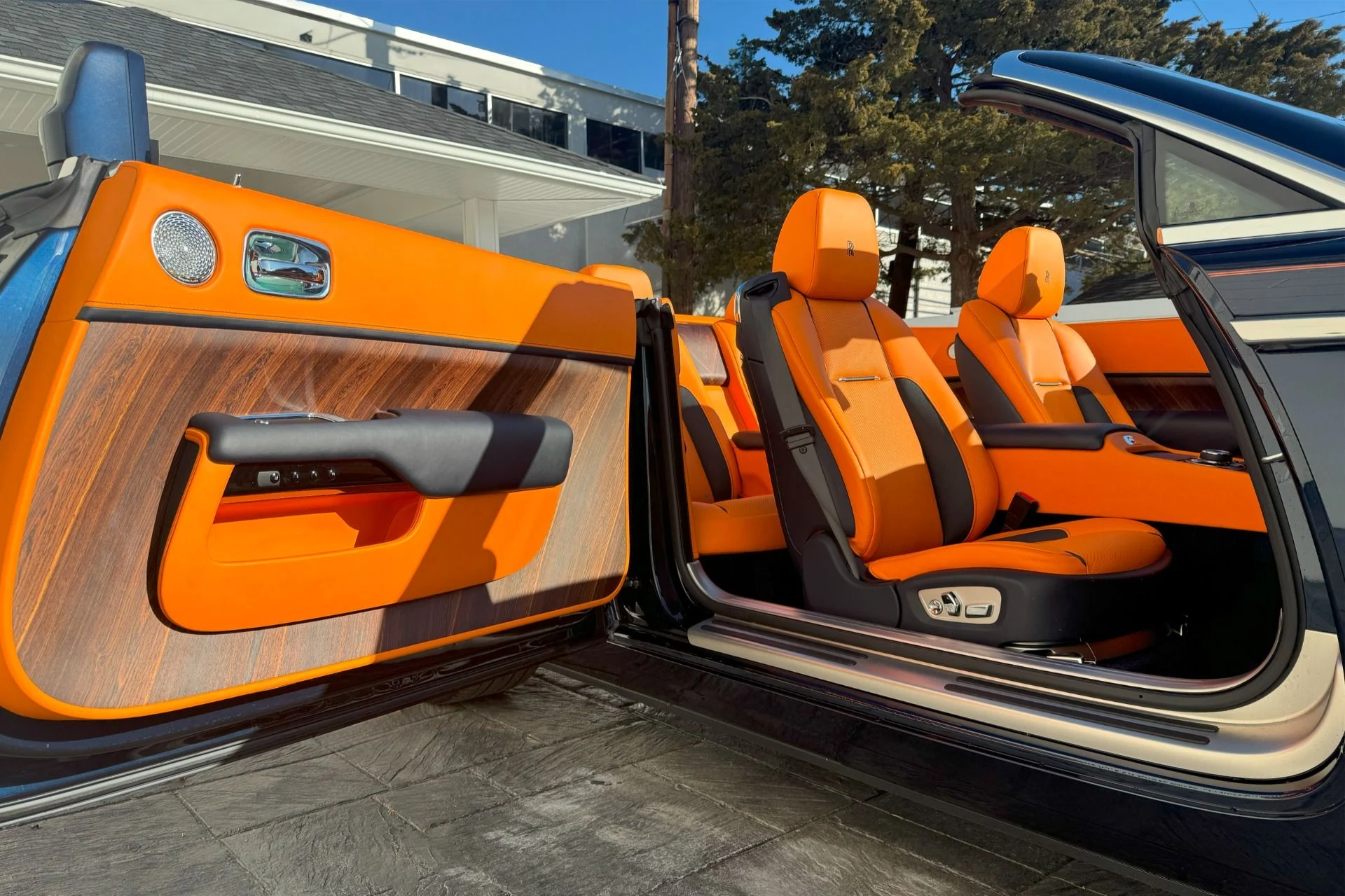 mph005_565894944_Used_2019_Rolls_Royce_Dawn_1739202163_3b119ecafb