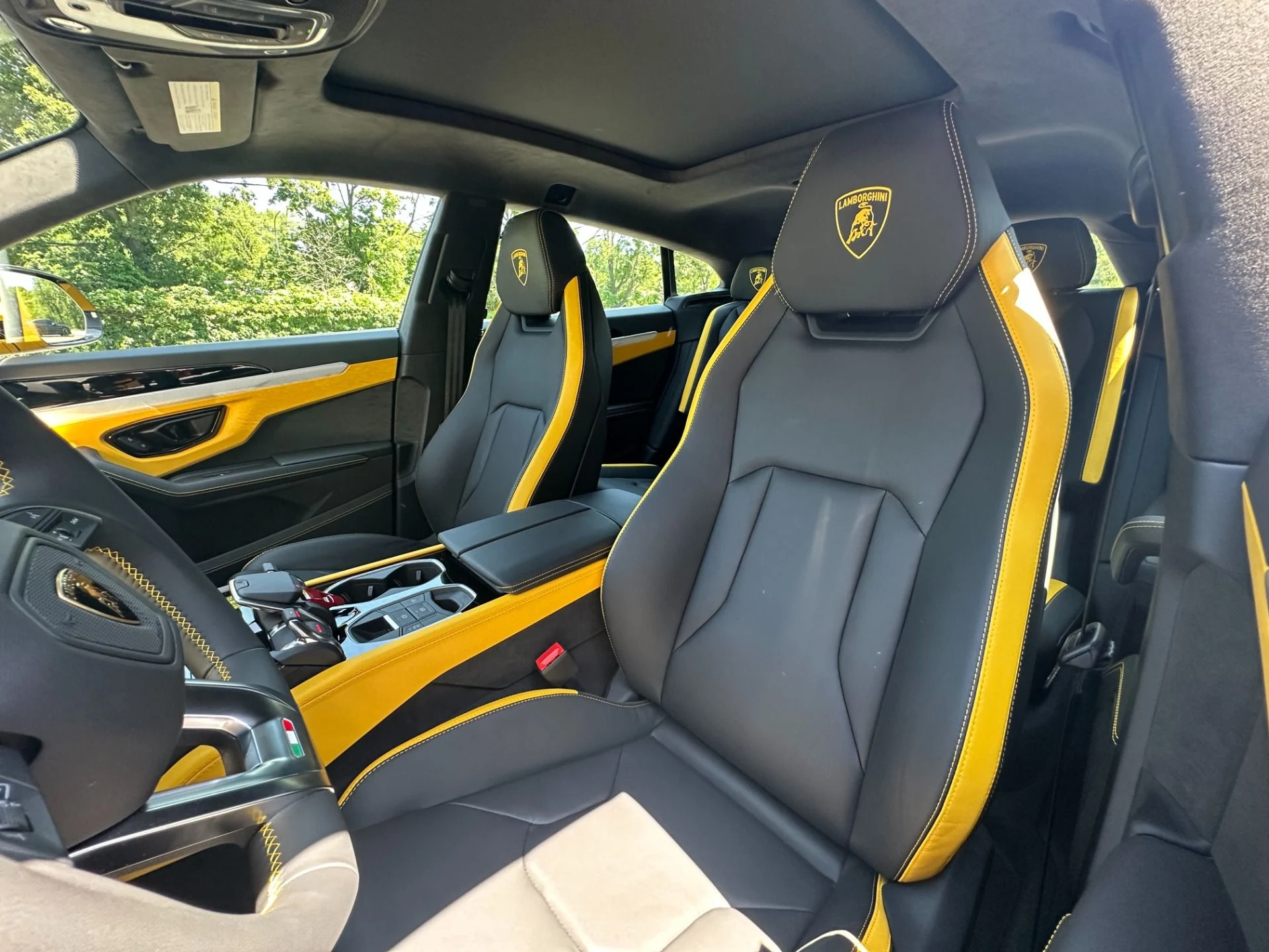 mph005_57993322_Used_2026_Lamborghini_Urus_SE_1783720156_764b8fda64