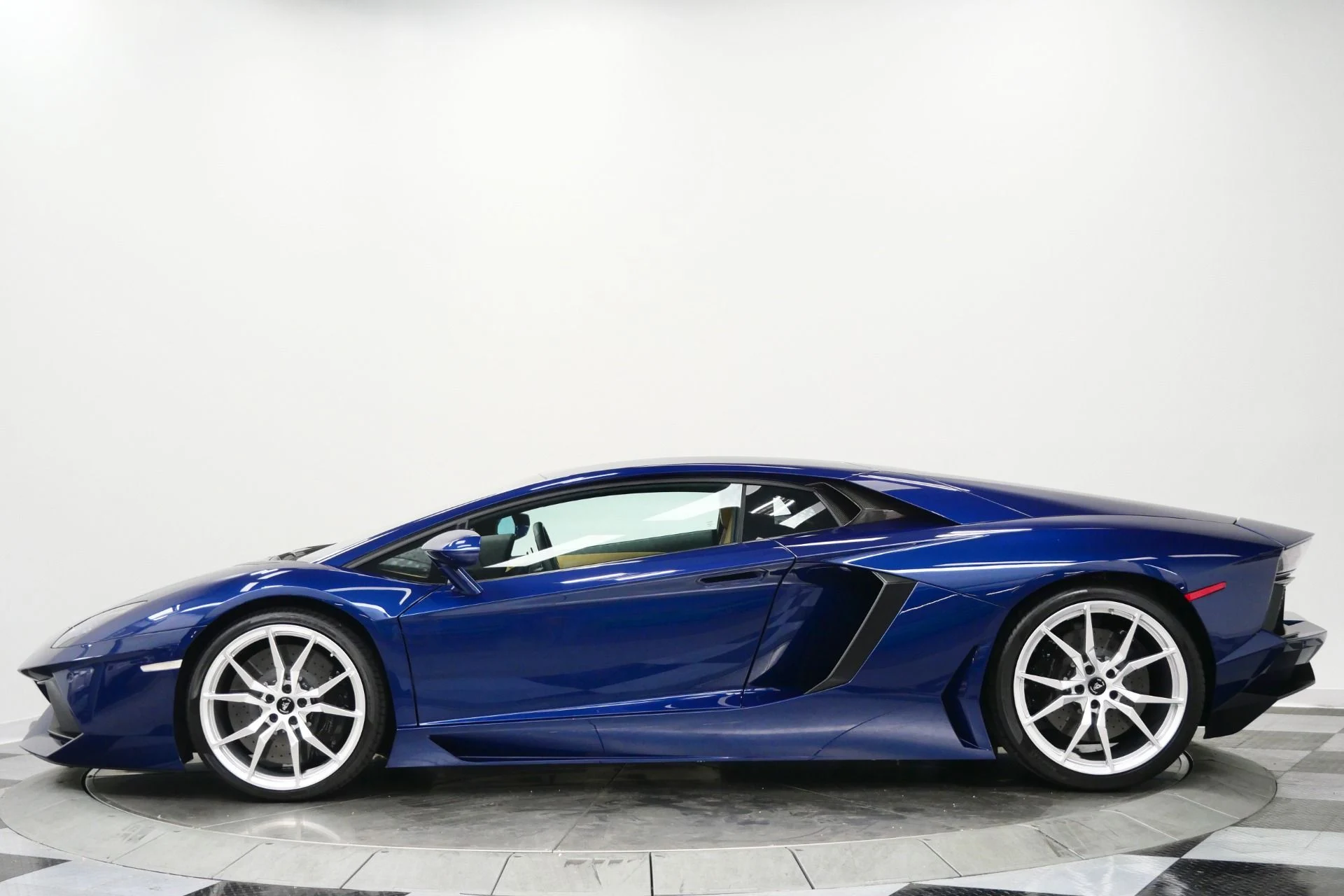 mph005_580722443_Used_2014_Lamborghini_Aventador_LP_700_4_Beautiful_Color_Combination_Transparent_Engine_Bonnet_1774983686_7604057610