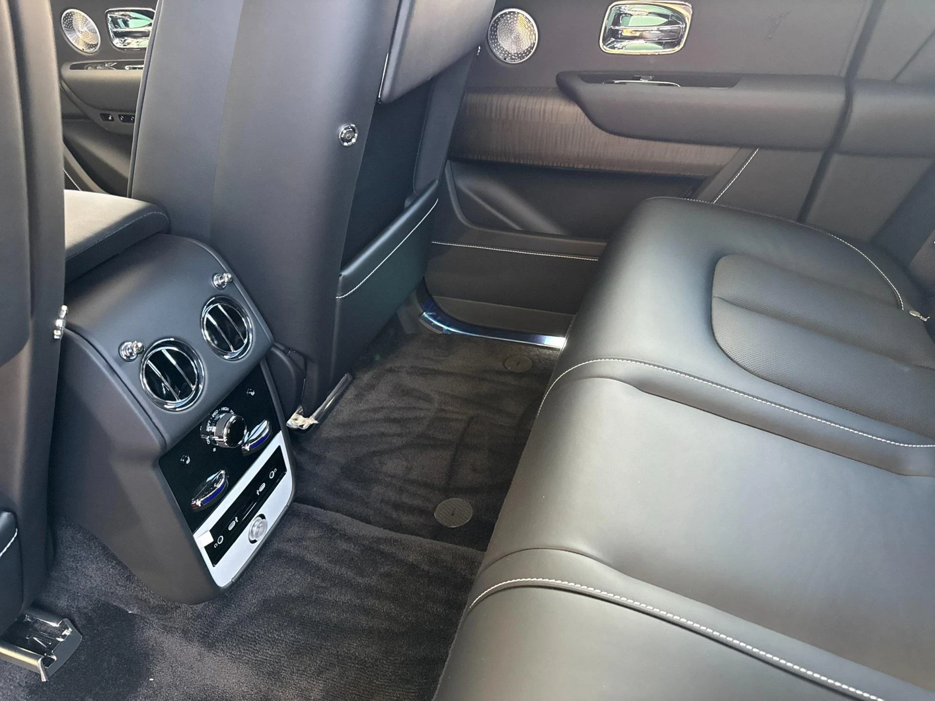 mph005_581644419_New_2025_Rolls_Royce_Cullinan_Demonstrator_1754468370_bced015f6b