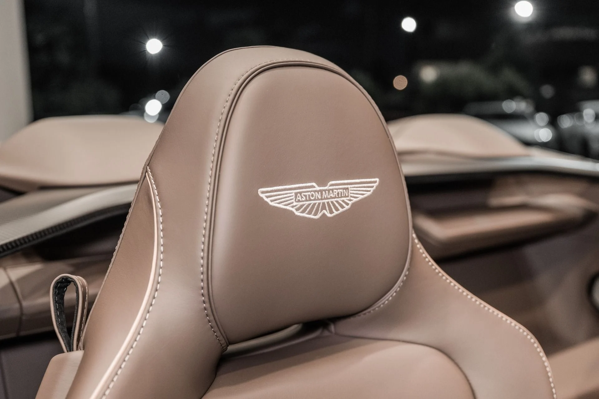 mph005_592349039_New_2026_Aston_Martin_Vanquish_Volante_1783526001_a0d42f4f4c