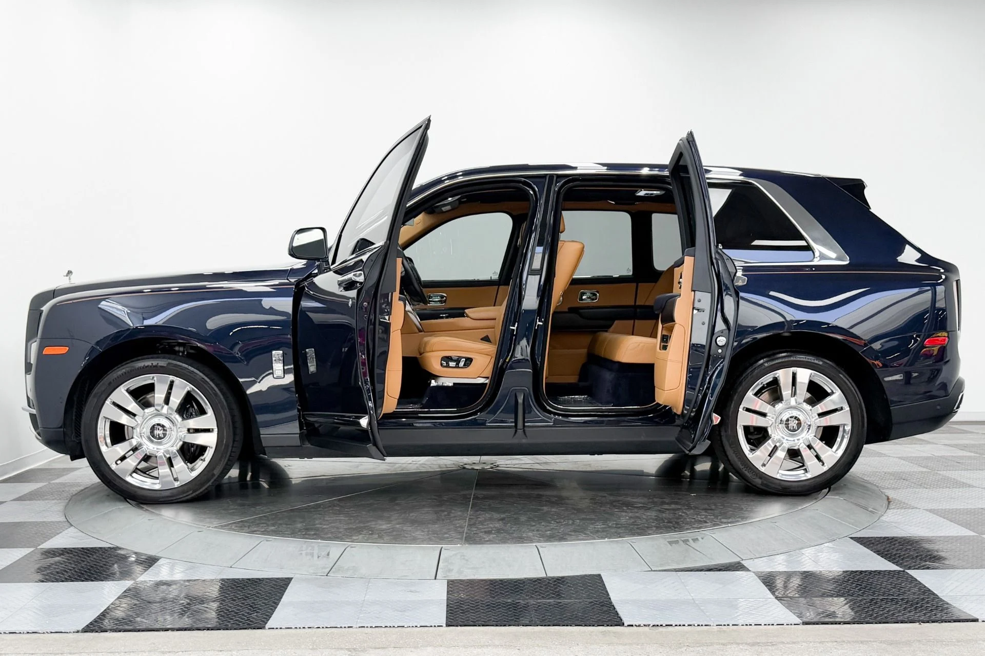 mph005_593718380_Used_2020_Rolls_Royce_Cullinan_Rear_Theatre_Configuration_Bespoke_Audio_Picnic_Tables_1785529076_ee757c0c96