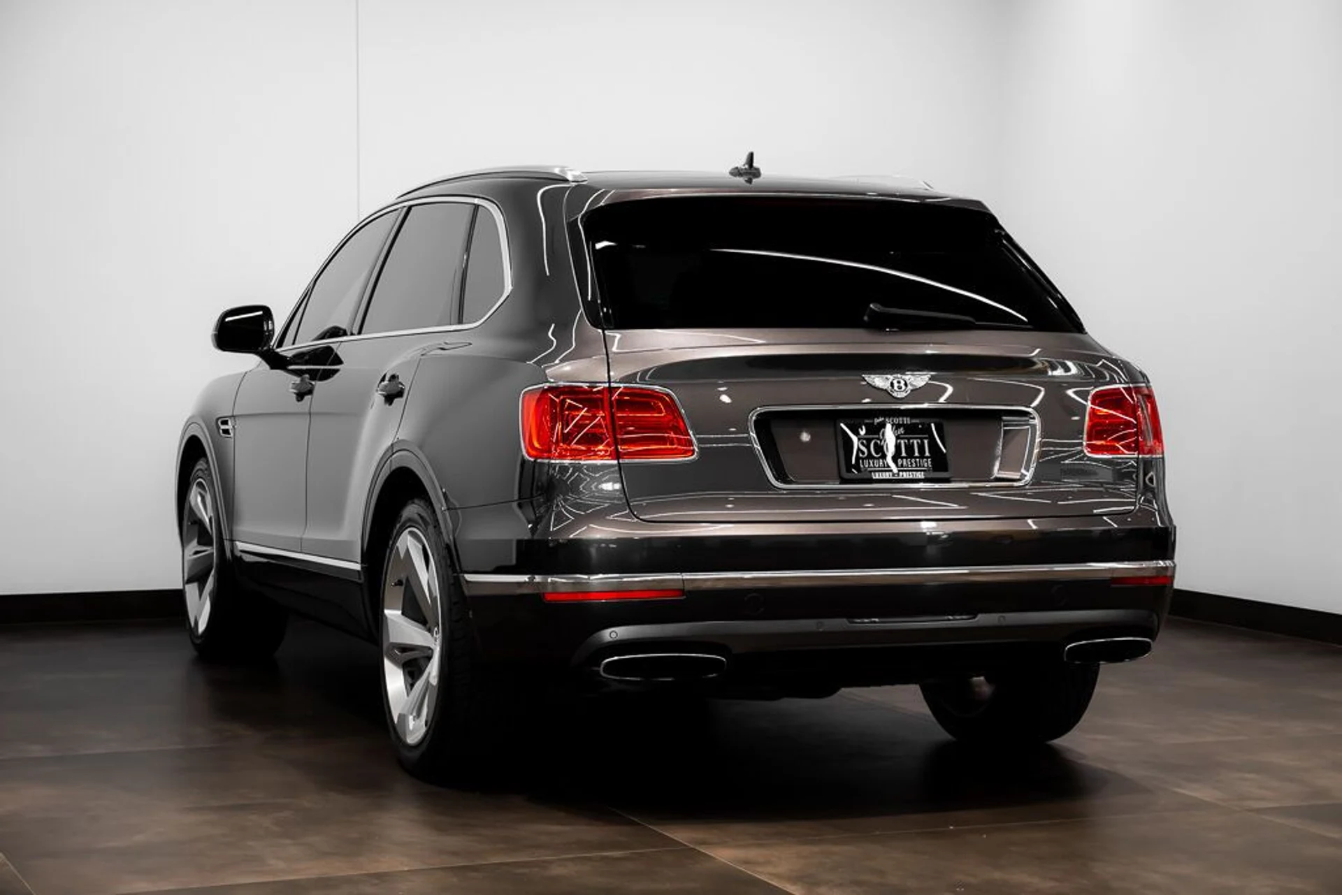 mph005_59519478_bentley_bentayga_2017_jpg_v_1758918548_eca21f41f3