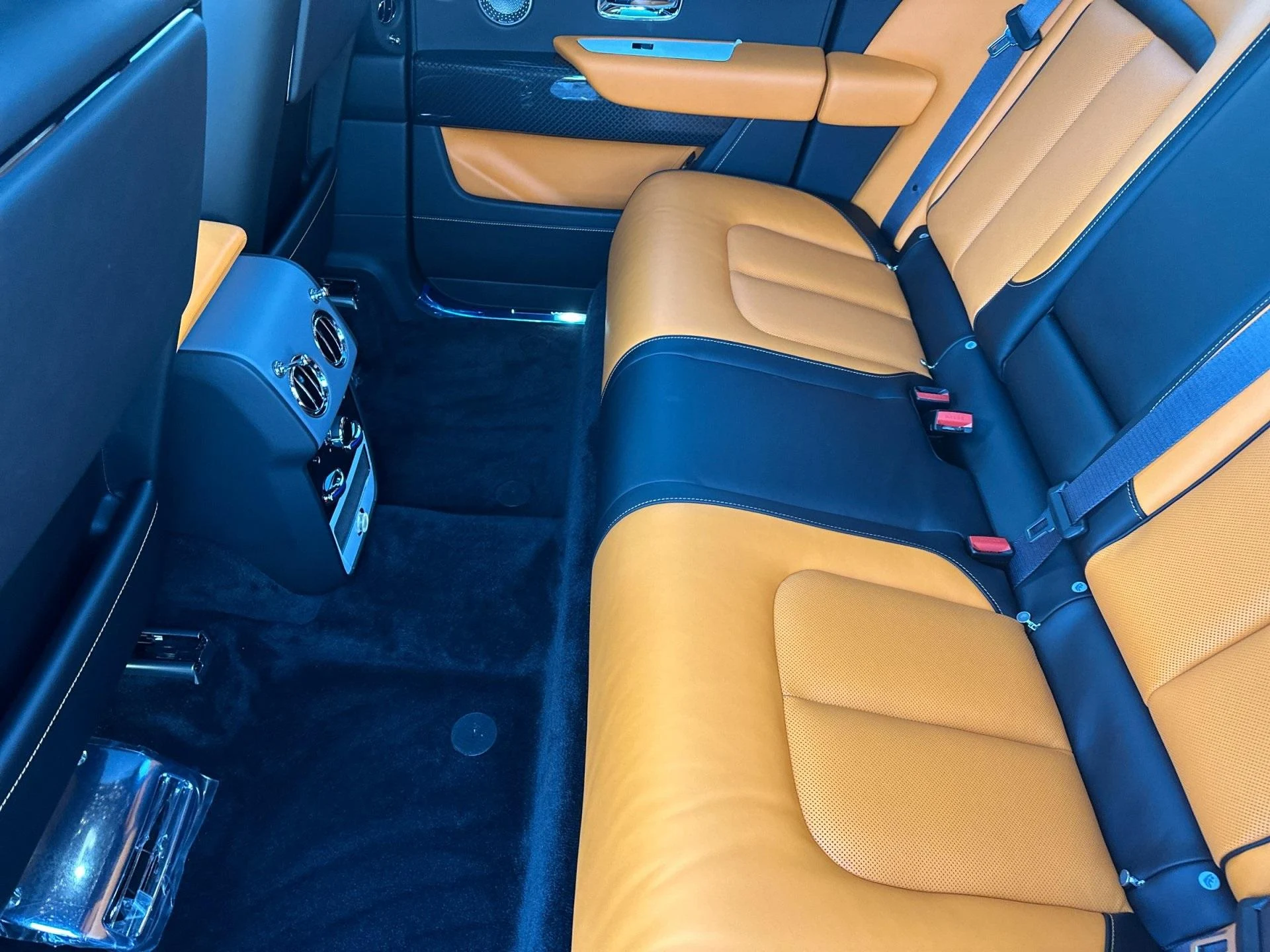 mph005_595222855_New_2026_Rolls_Royce_Black_Badge_Cullinan_1763737837_c7c4f89489