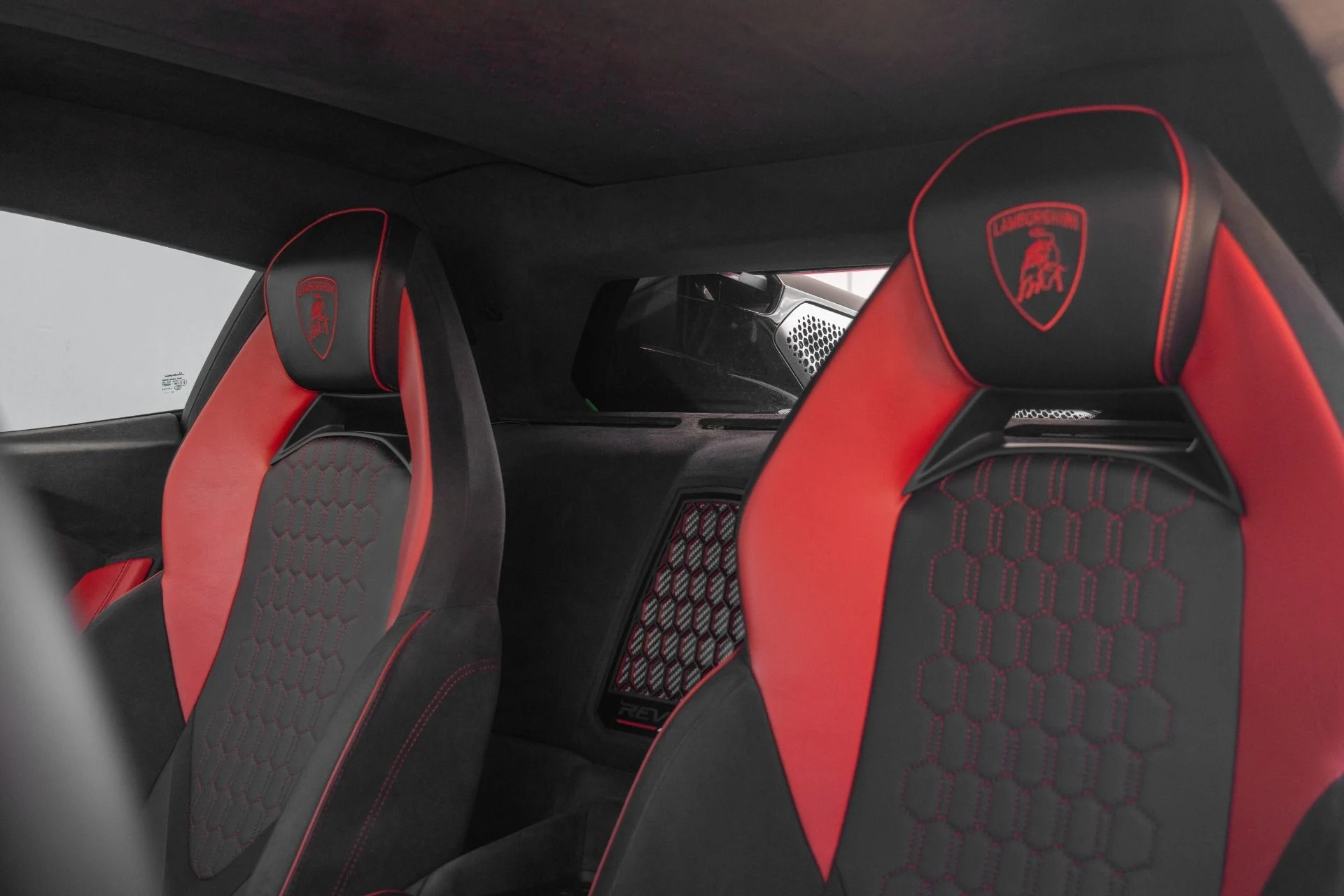 mph005_596654847_Used_2024_Lamborghini_Revuelto_1759355869_d416b05d15