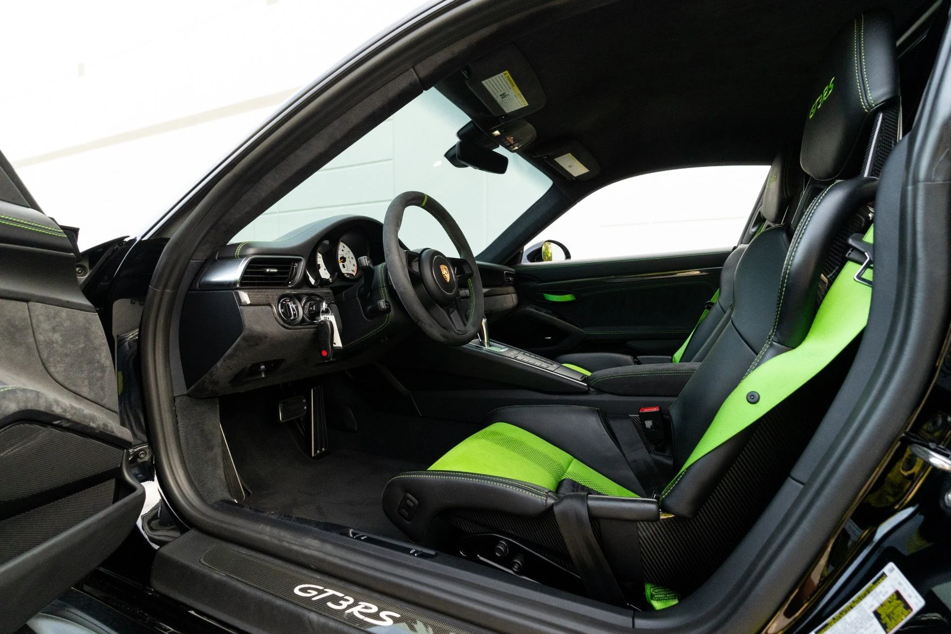 mph005_606525745_Used_2019_Porsche_911_GT_3_RS_1765832694_964708634a