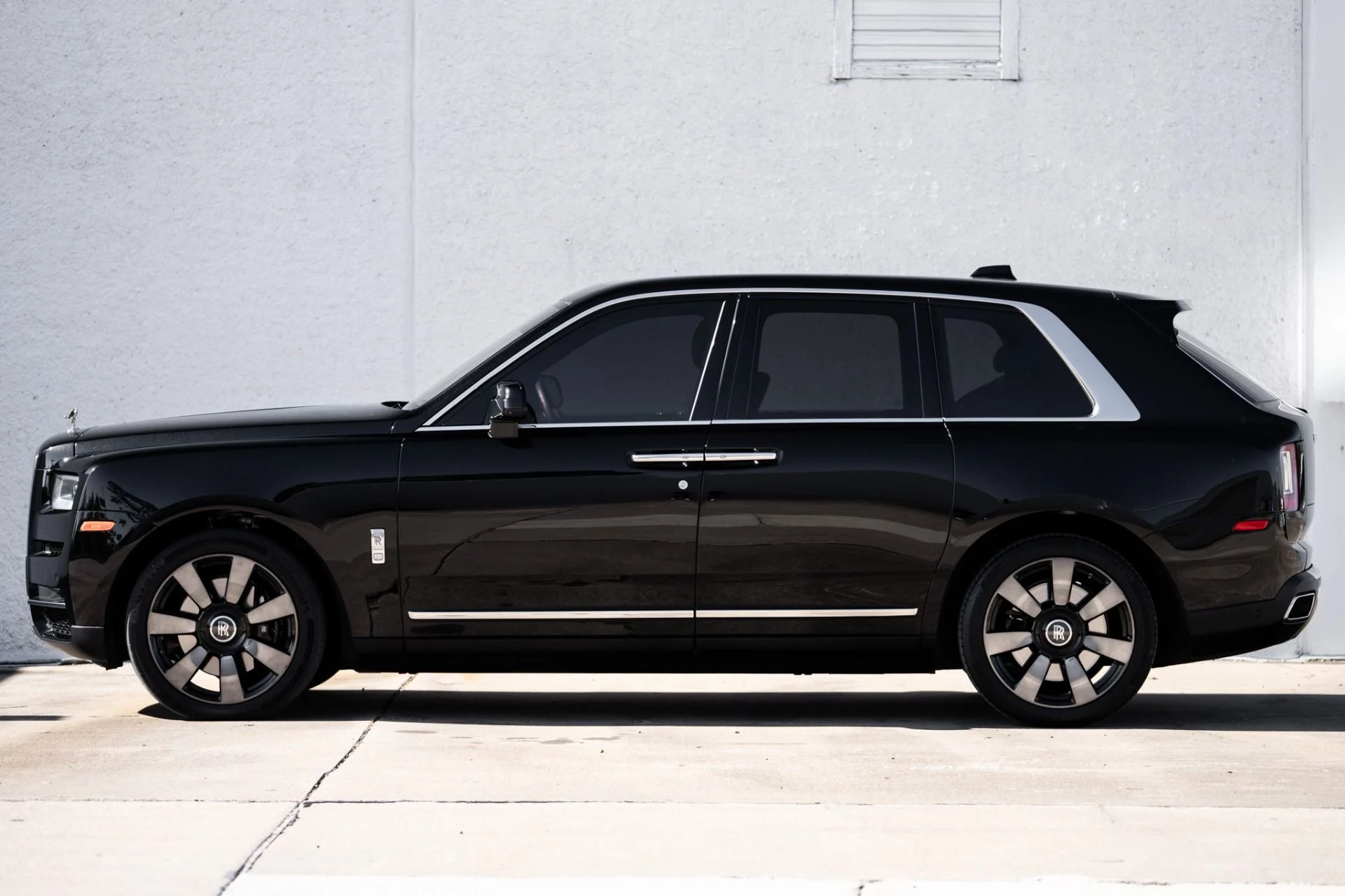 mph005_611767302_Used_2023_Rolls_Royce_Cullinan_1765314803_4e71dba691