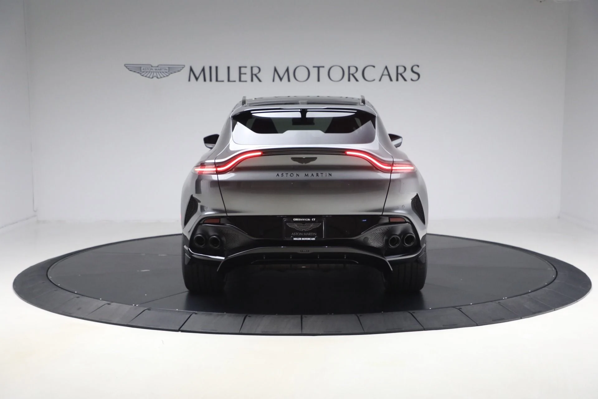 mph005_611867867_New_2026_Aston_Martin_DBX_707_1768320849_acb5a55036