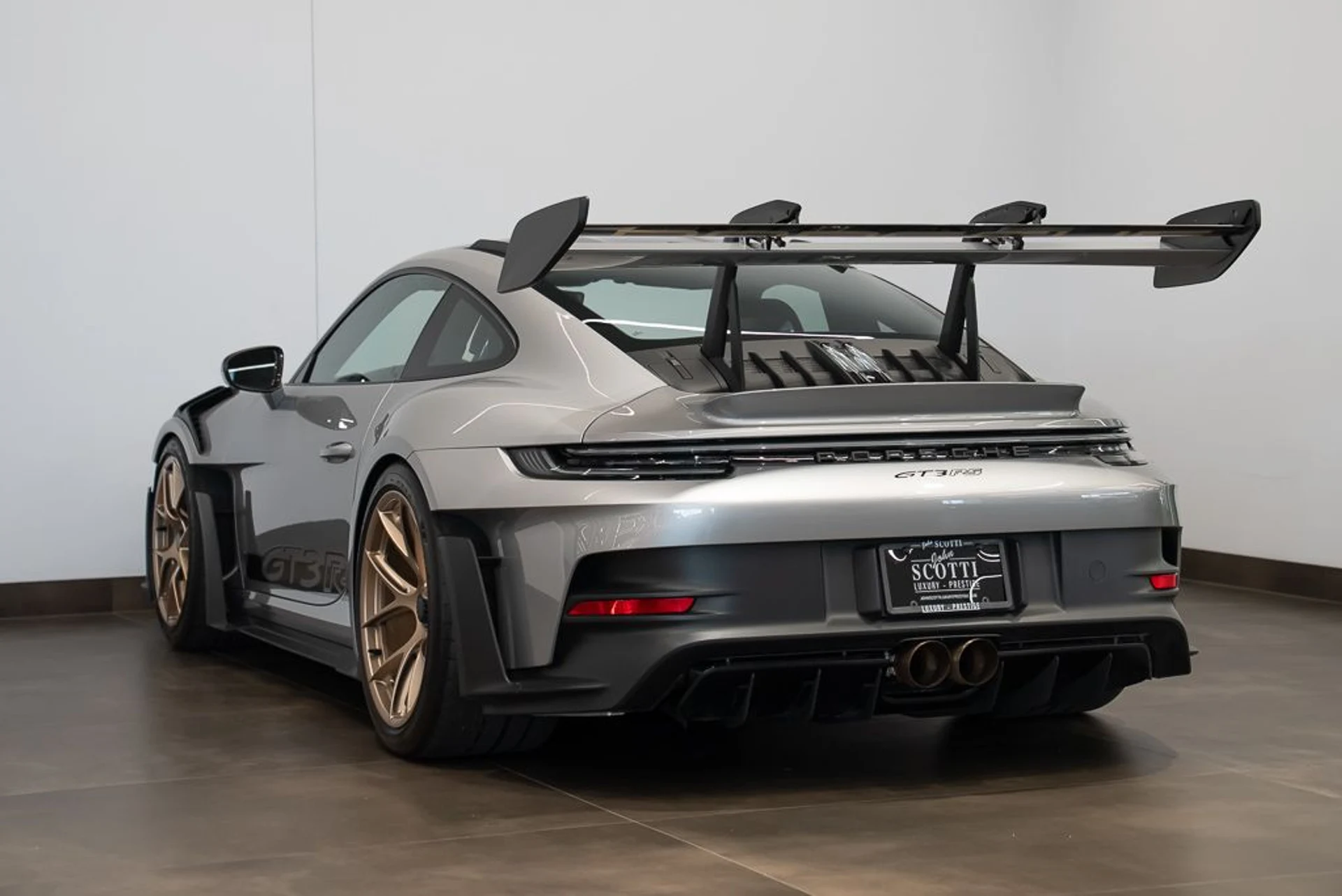 mph005_615812860_porsche_911_2024_4c41e8d71c