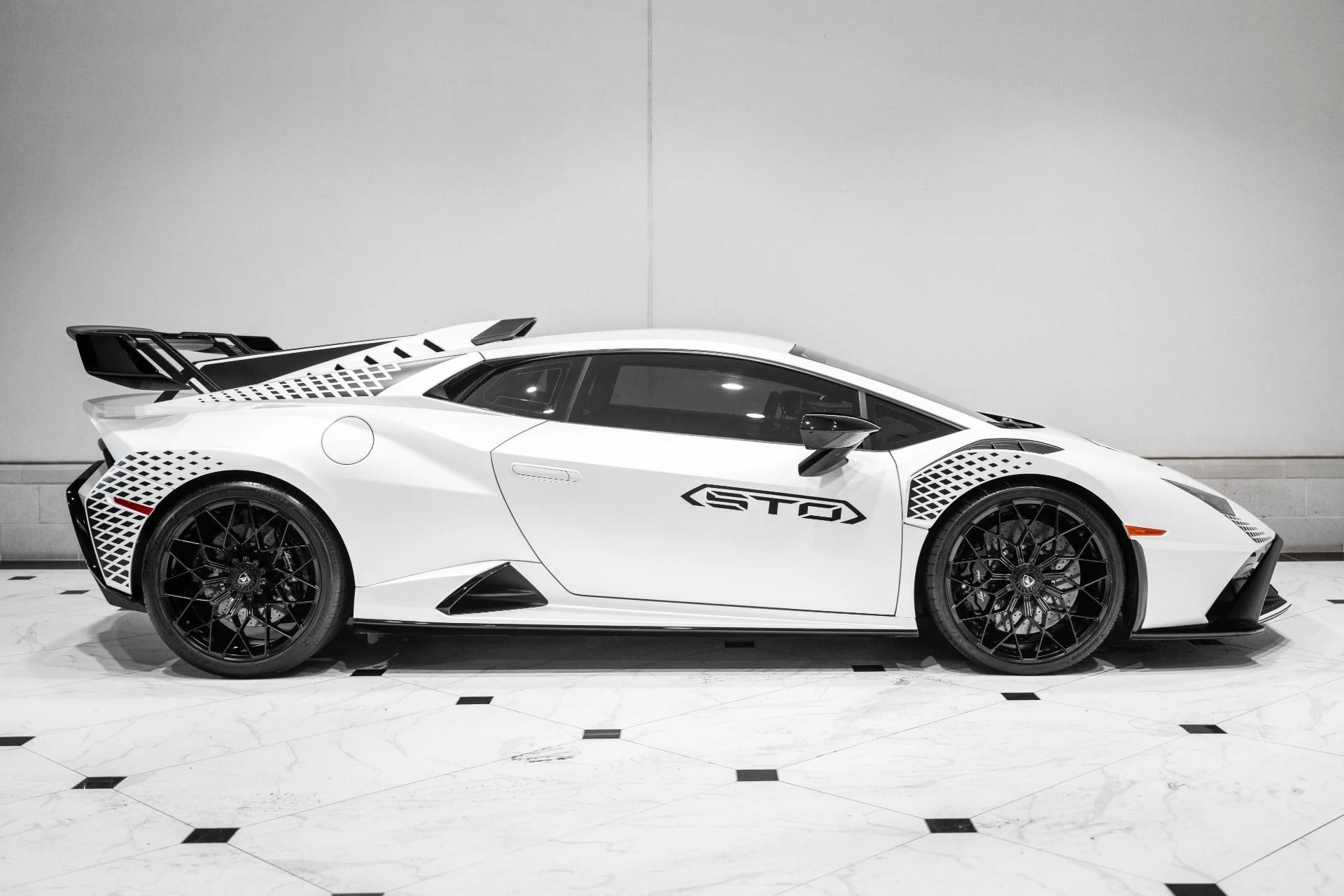 mph005_616342083_Used_2023_Lamborghini_Huracan_STO_STO_1784326172_6a1745cfa5