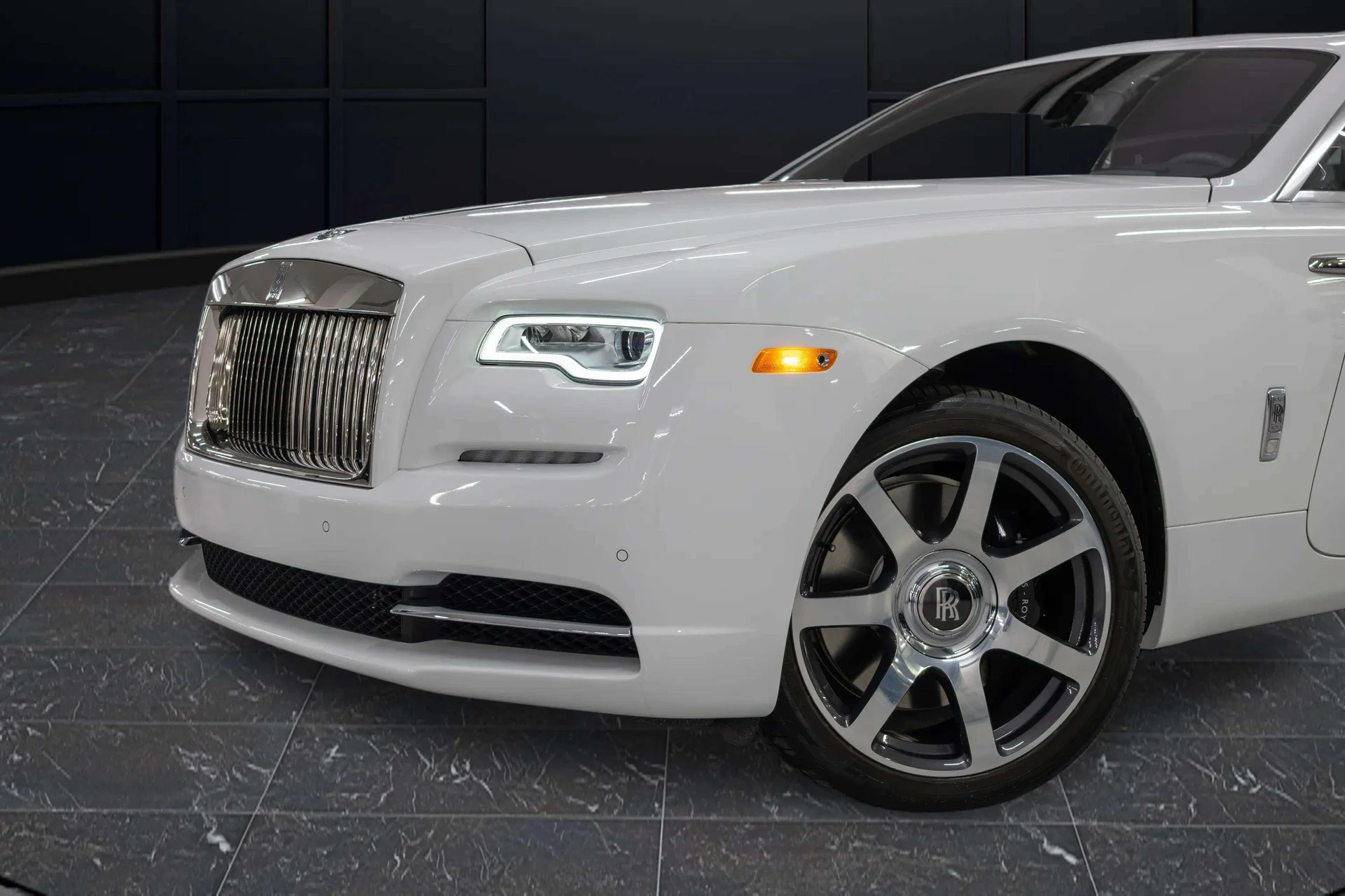 mph005_619994417_f857f191_4680_488b_8ab6_a6575c82a134_201920_Rolls_Royce20_Wraith2028_SCA_665_C52_KUX_8724329_3_b777eee54c