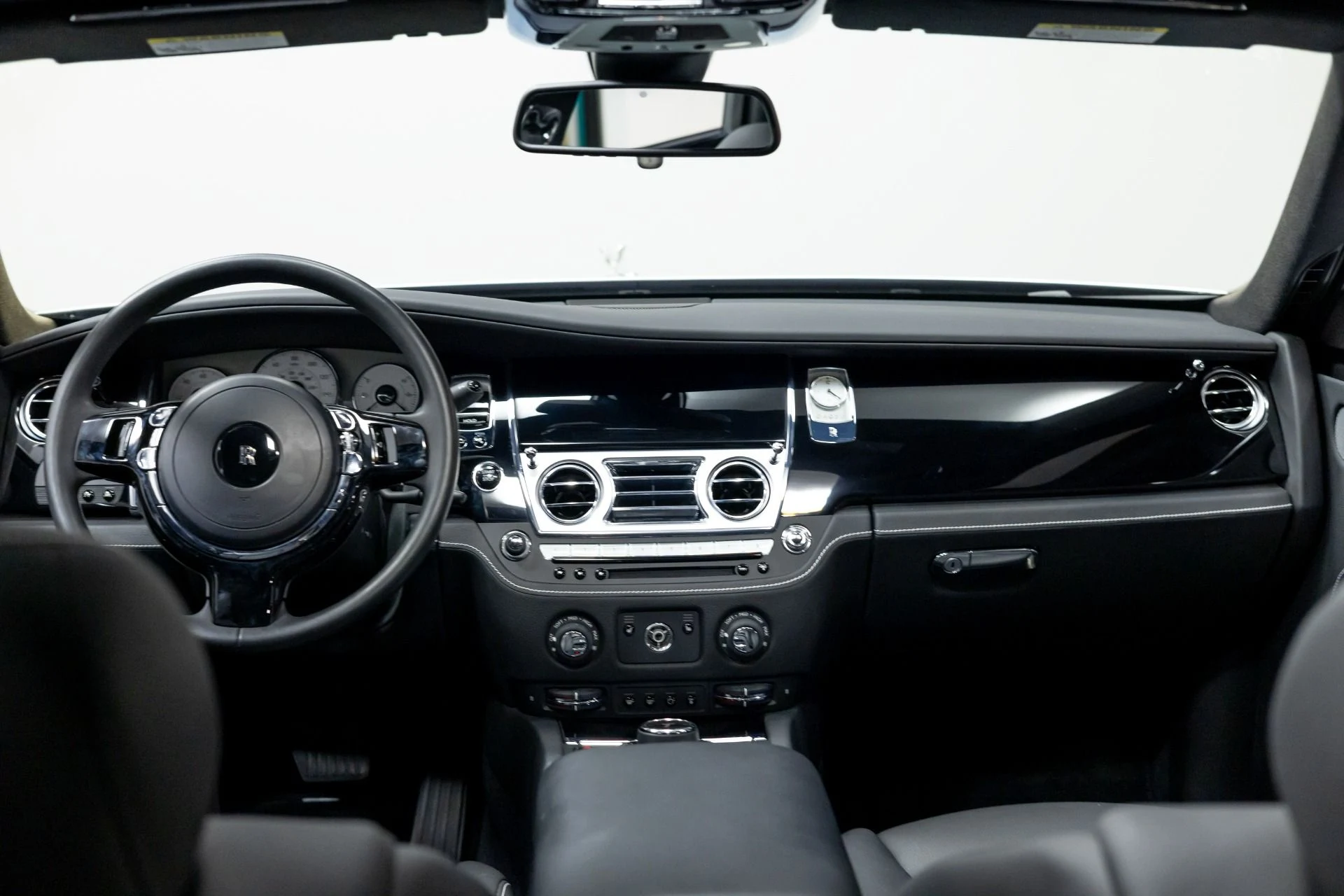 mph005_620966805_Used_2015_Rolls_Royce_Ghost_1760219601_52854b0b0a