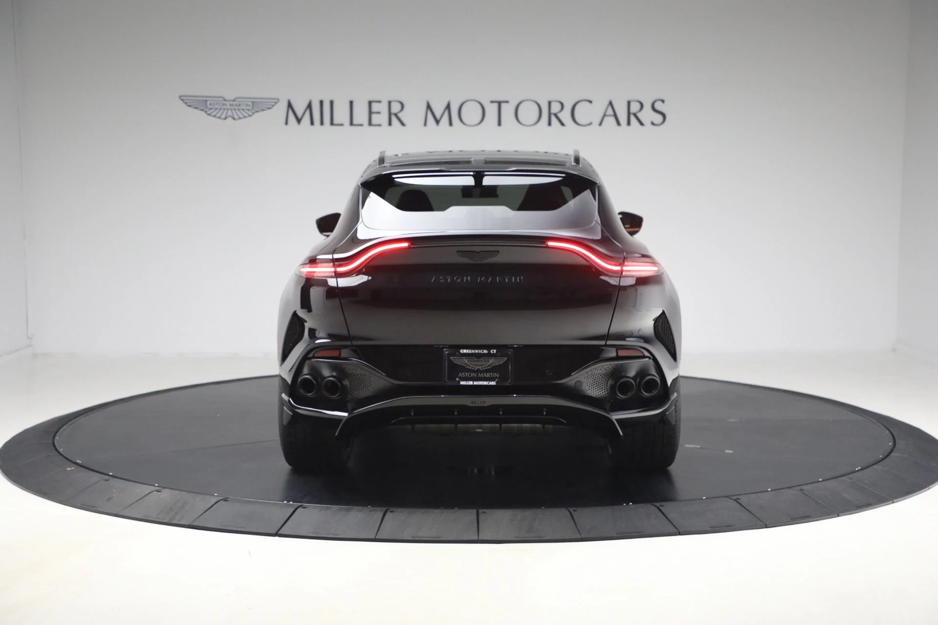 mph005_625902673_New_2026_Aston_Martin_DBX_707_1767991871_0b7b8d5bb8